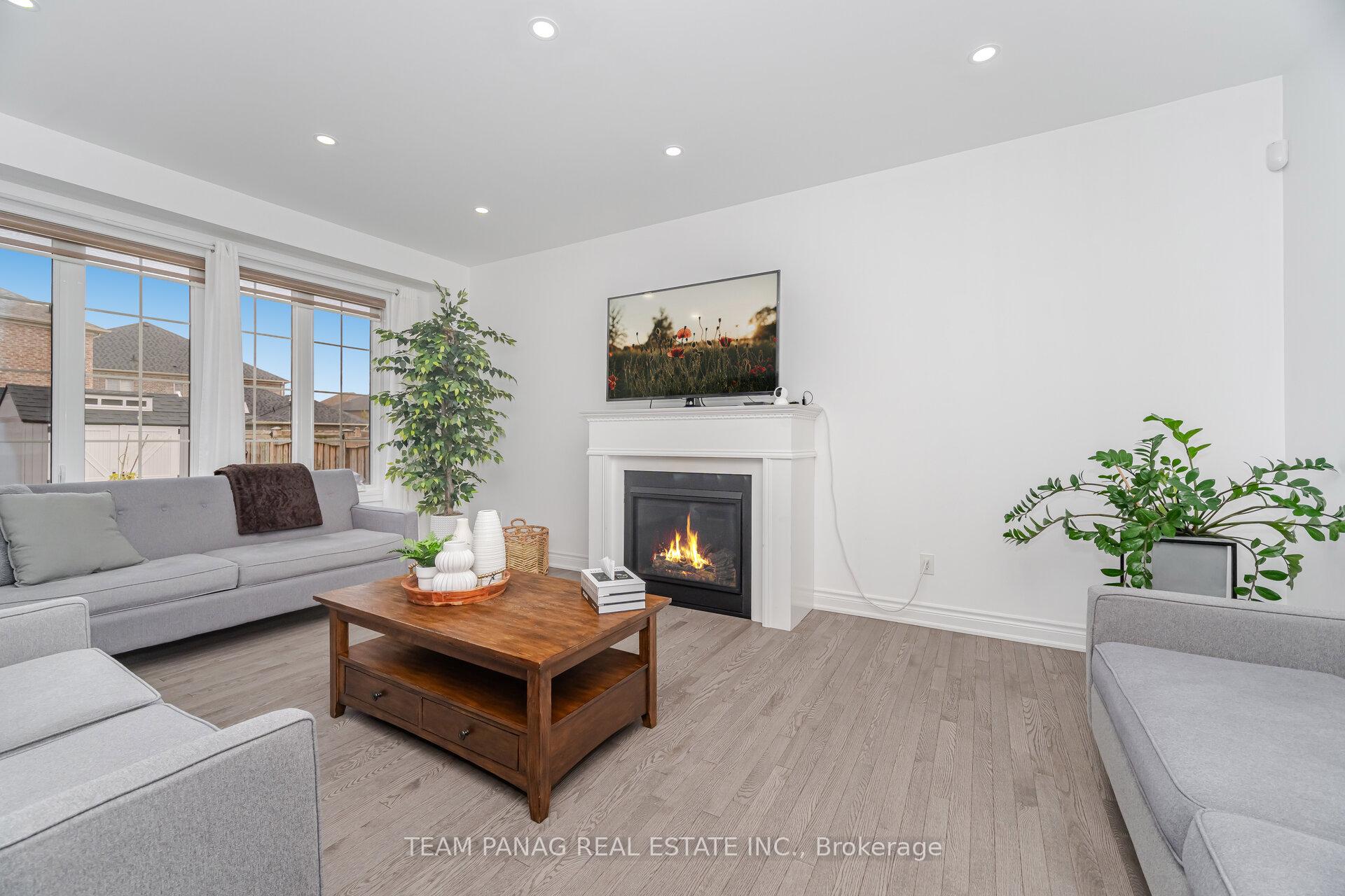 Photo 12 of 130 Torrey Pines Road, Vaughan, Kleinburg — HOMEH
