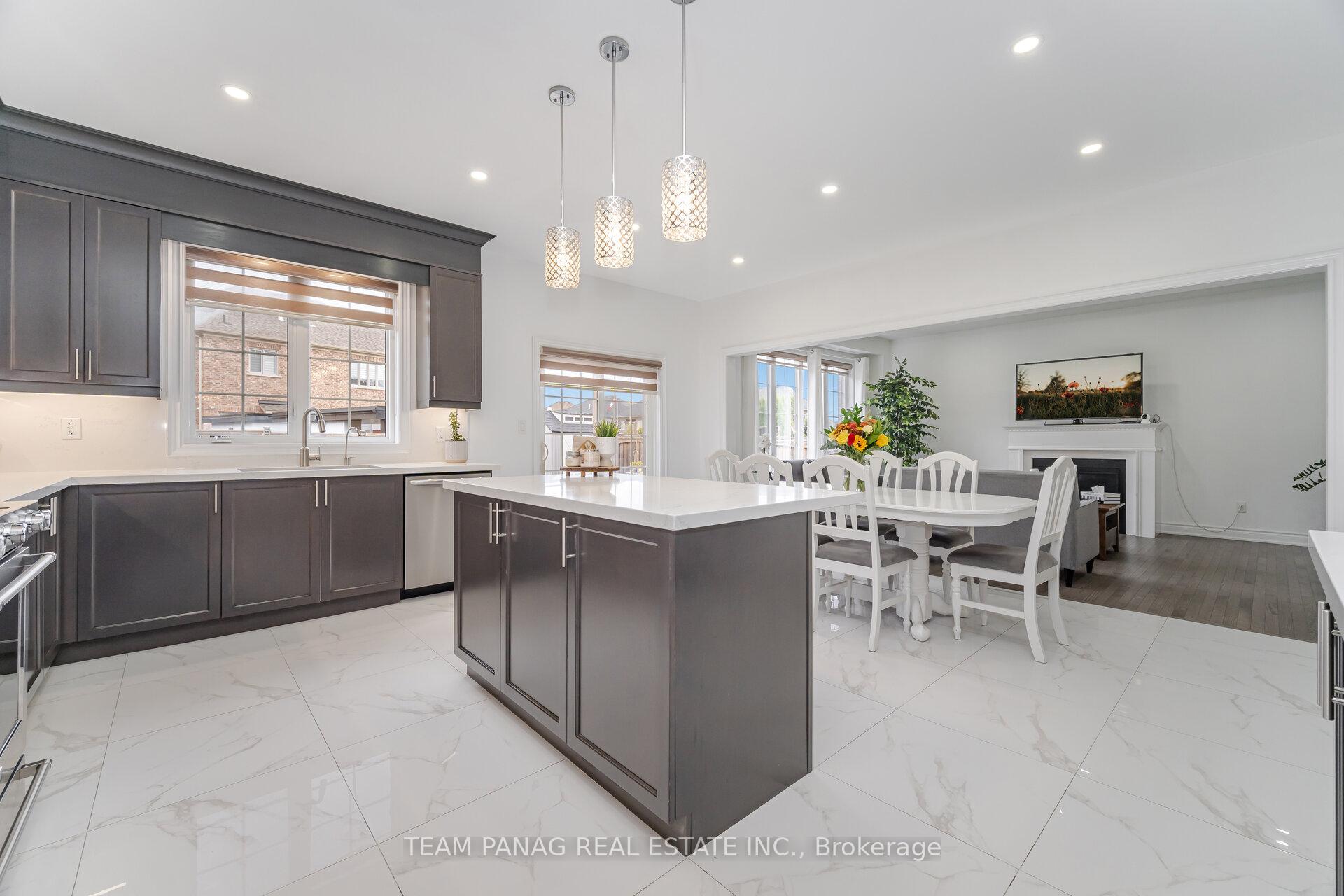 Photo 16 of 130 Torrey Pines Road, Vaughan, Kleinburg — HOMEH