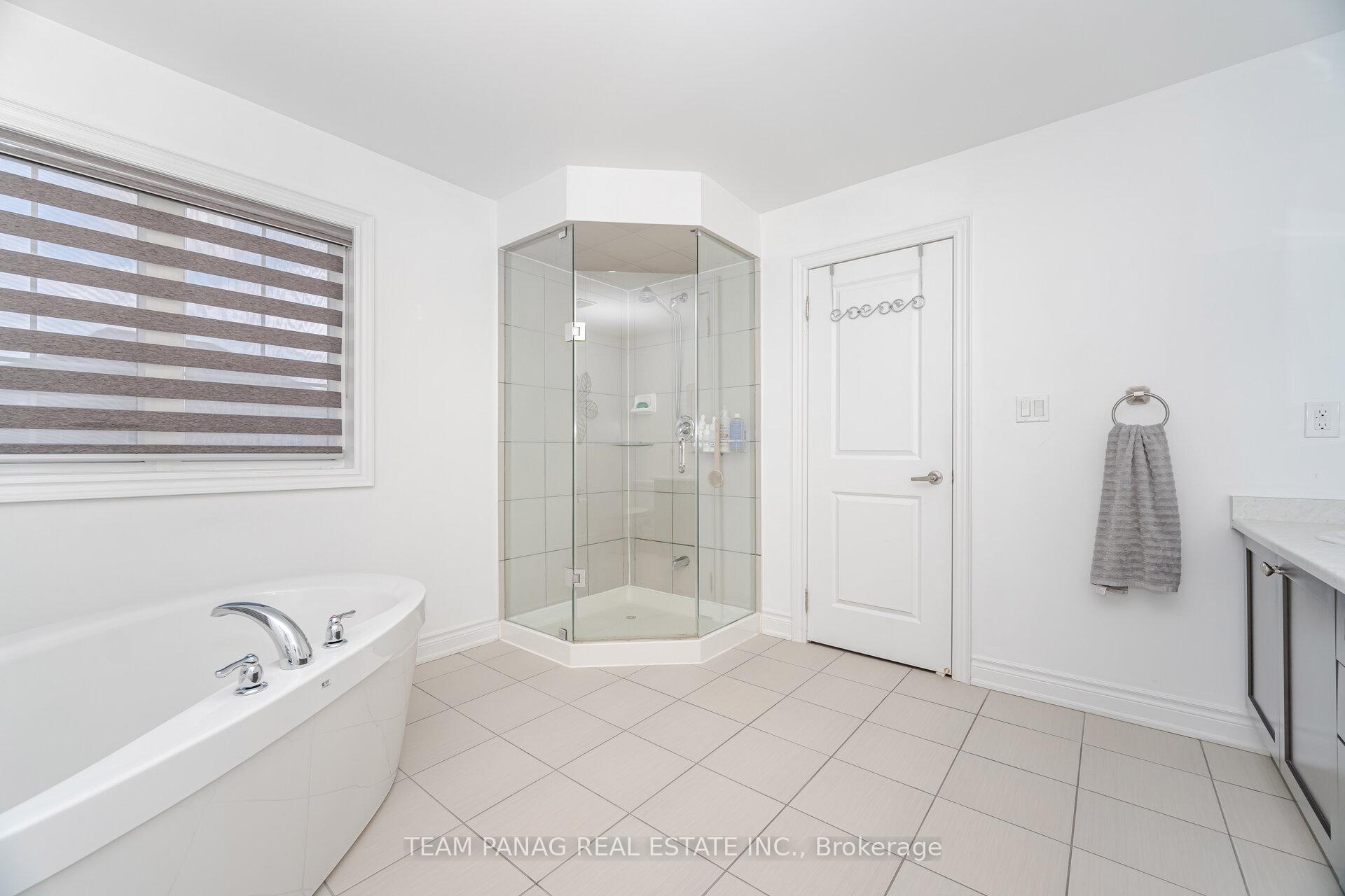 Photo 26 of 130 Torrey Pines Road, Vaughan, Kleinburg — HOMEH