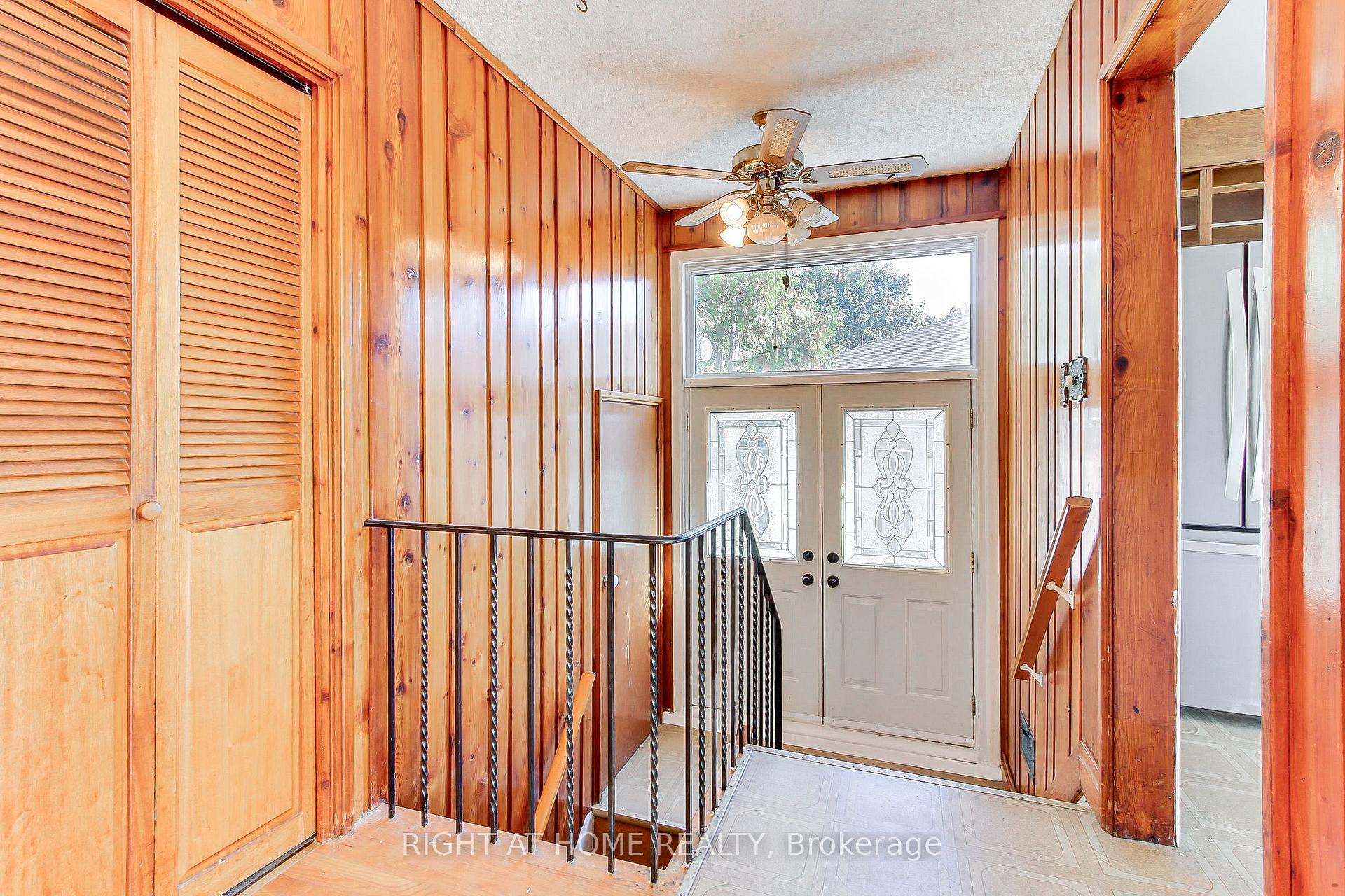 Photo 4 of 40 Kitimat Crescent, Aurora, Aurora Heights — HOMEH