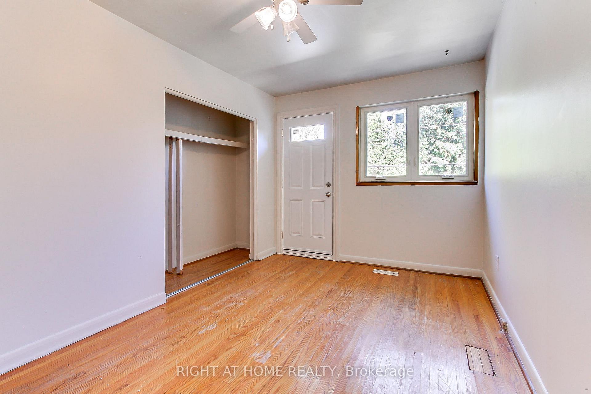 Photo 14 of 40 Kitimat Crescent, Aurora, Aurora Heights — HOMEH