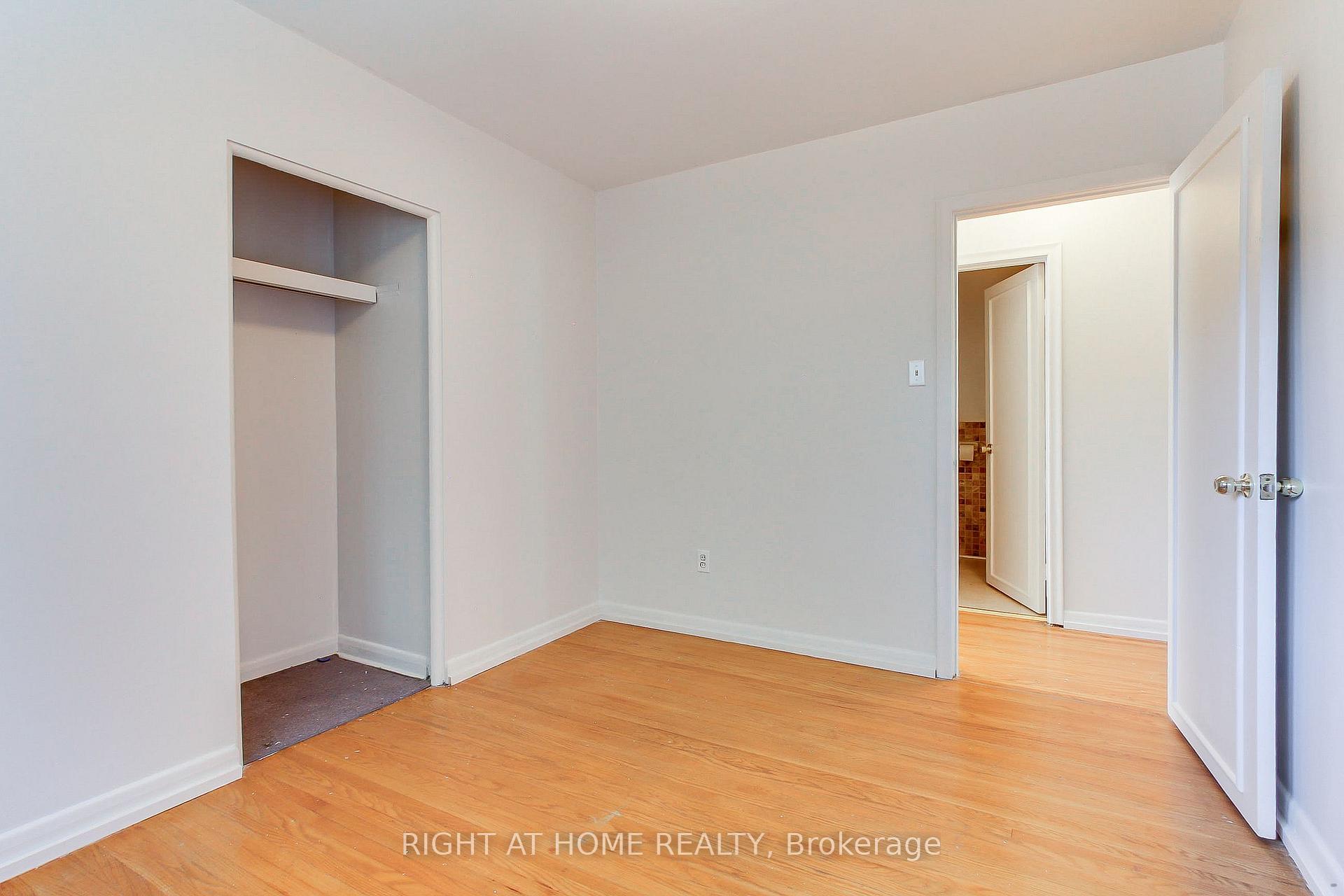 Photo 15 of 40 Kitimat Crescent, Aurora, Aurora Heights — HOMEH