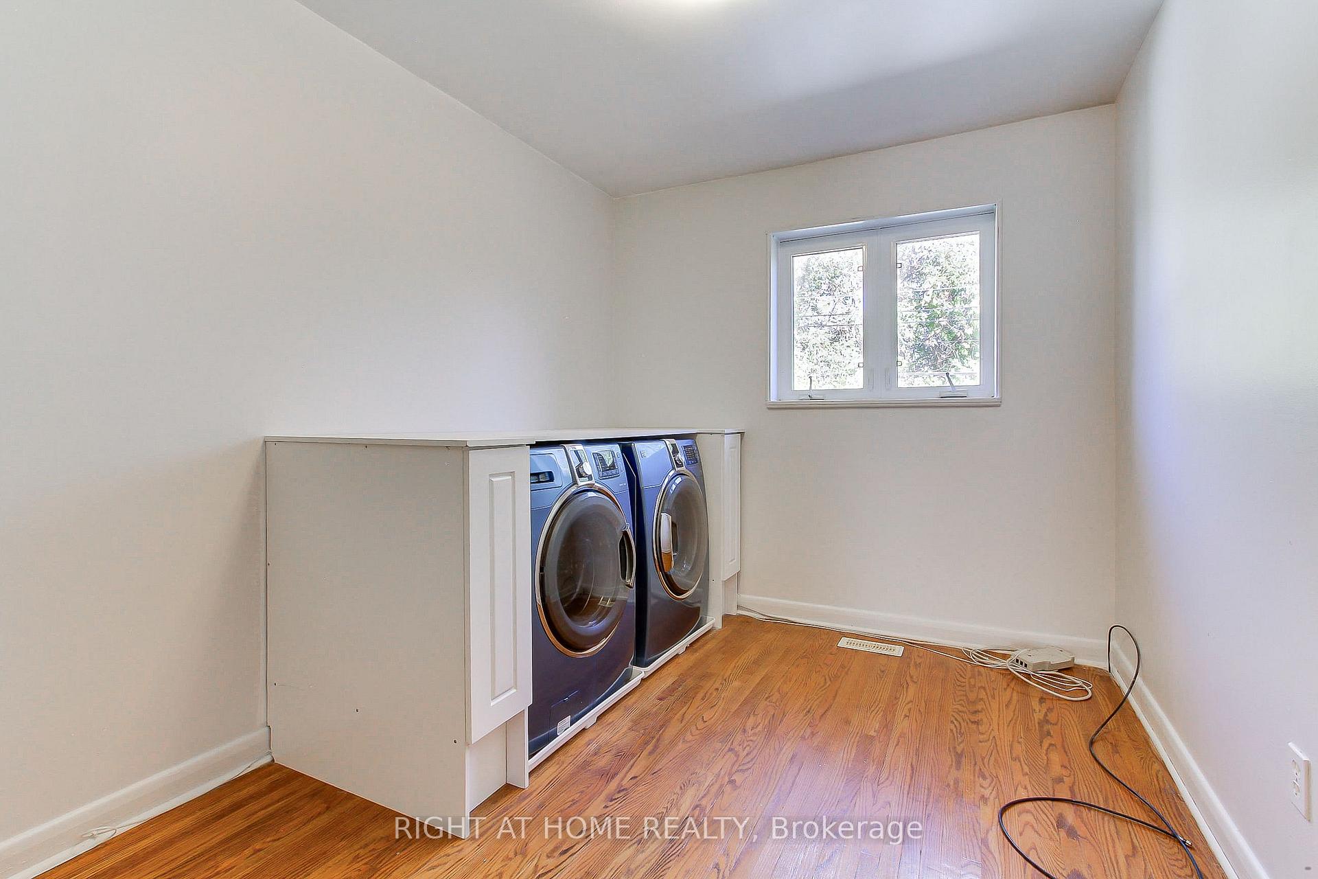 Photo 16 of 40 Kitimat Crescent, Aurora, Aurora Heights — HOMEH