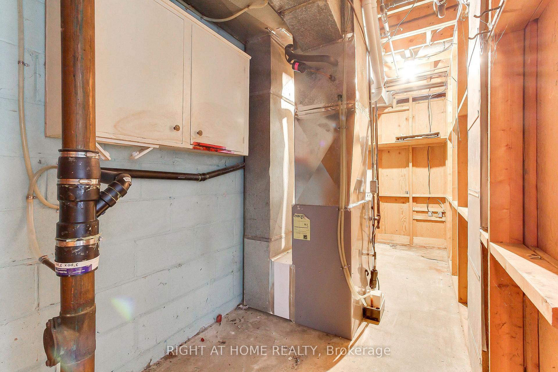Photo 23 of 40 Kitimat Crescent, Aurora, Aurora Heights — HOMEH