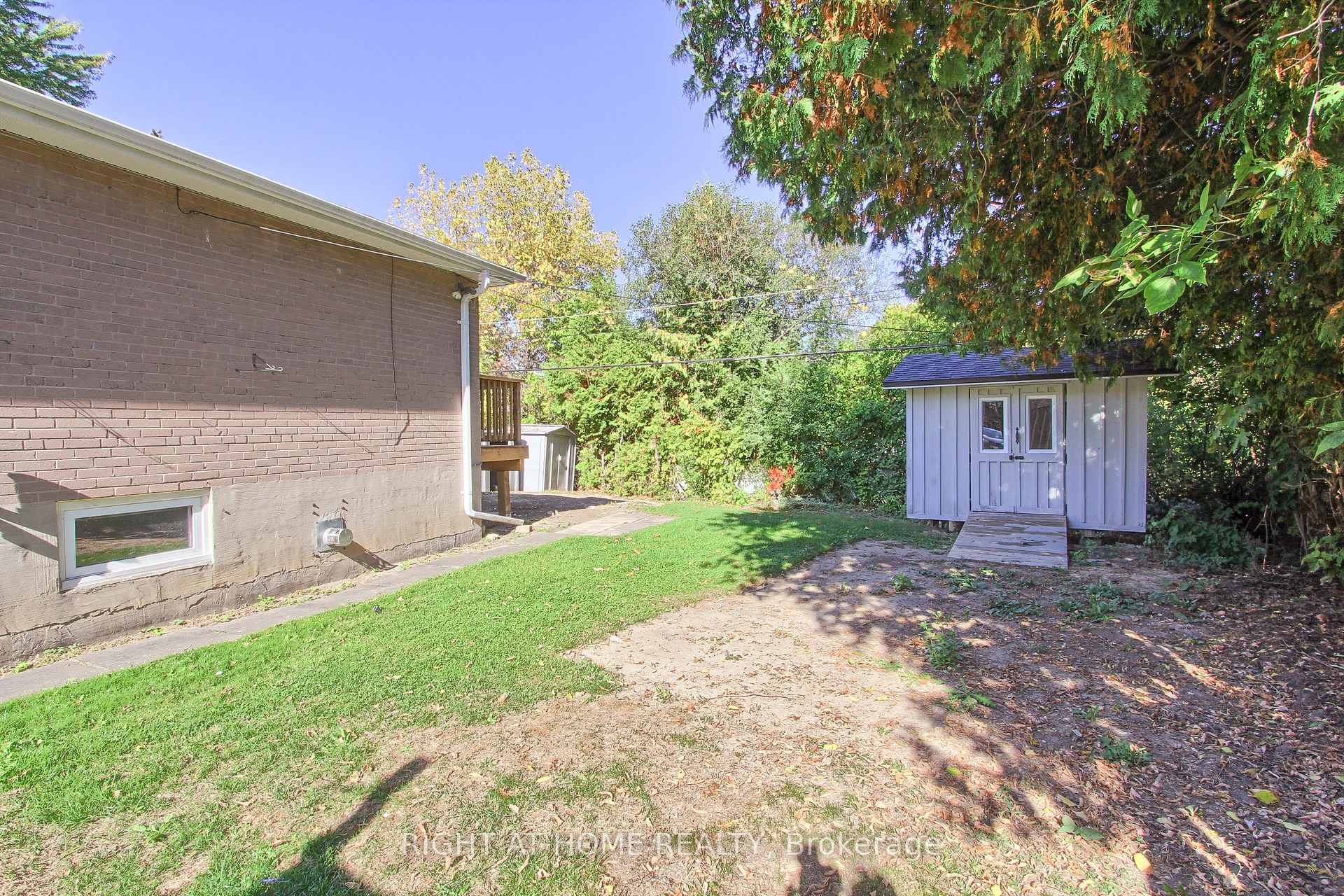 Photo 25 of 40 Kitimat Crescent, Aurora, Aurora Heights — HOMEH