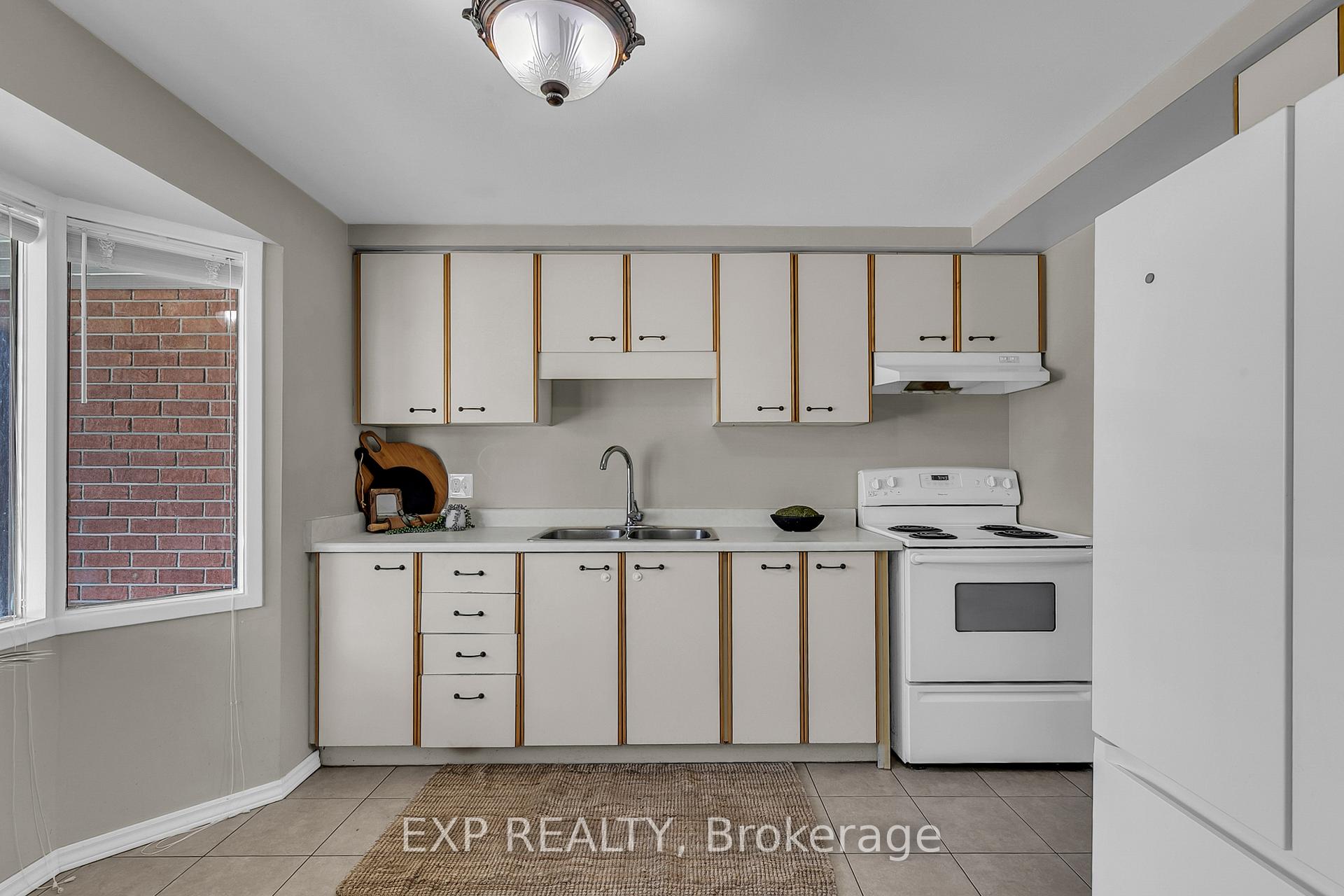 Photo 9 of 319 B Mayview Crescent, Waterloo — HOMEH