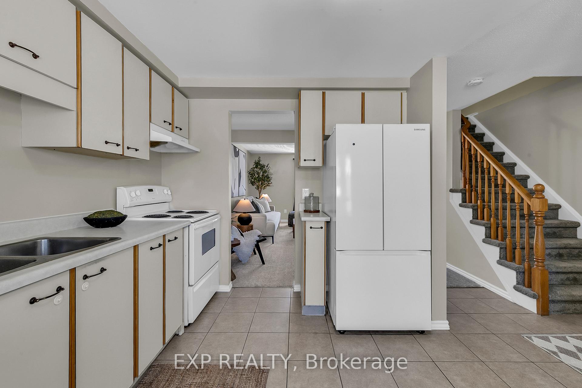 Photo 11 of 319 B Mayview Crescent, Waterloo — HOMEH