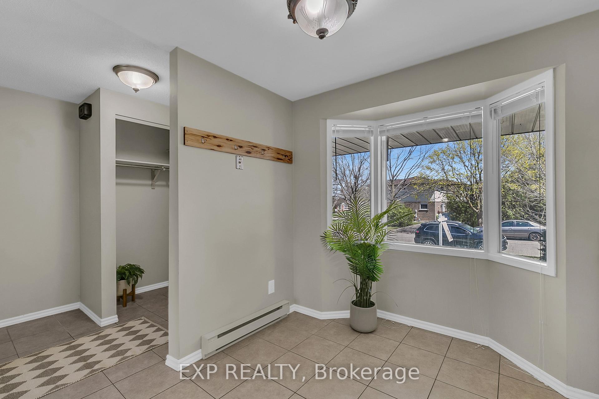 Photo 12 of 319 B Mayview Crescent, Waterloo — HOMEH