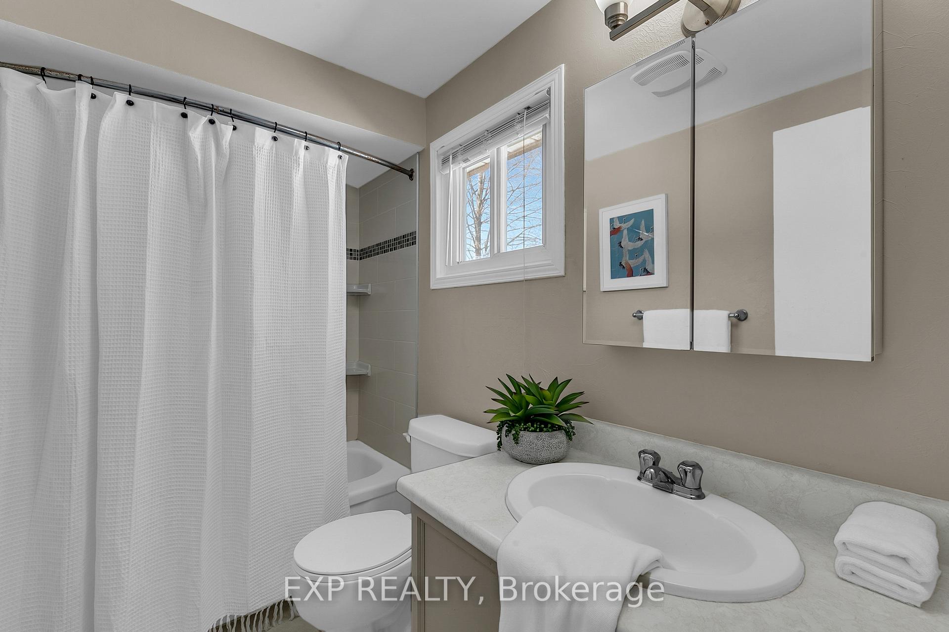 Photo 14 of 319 B Mayview Crescent, Waterloo — HOMEH