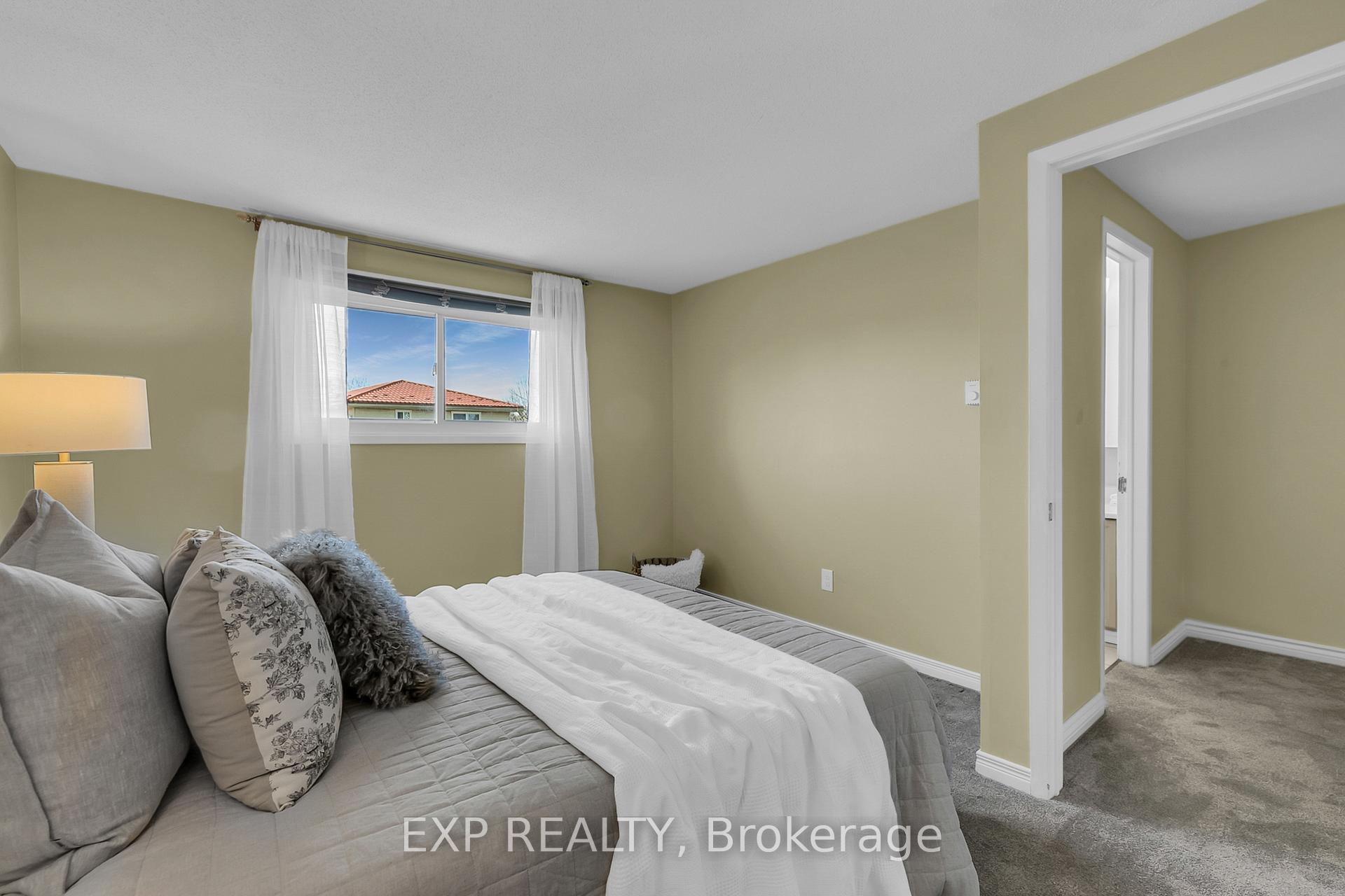 Photo 16 of 319 B Mayview Crescent, Waterloo — HOMEH