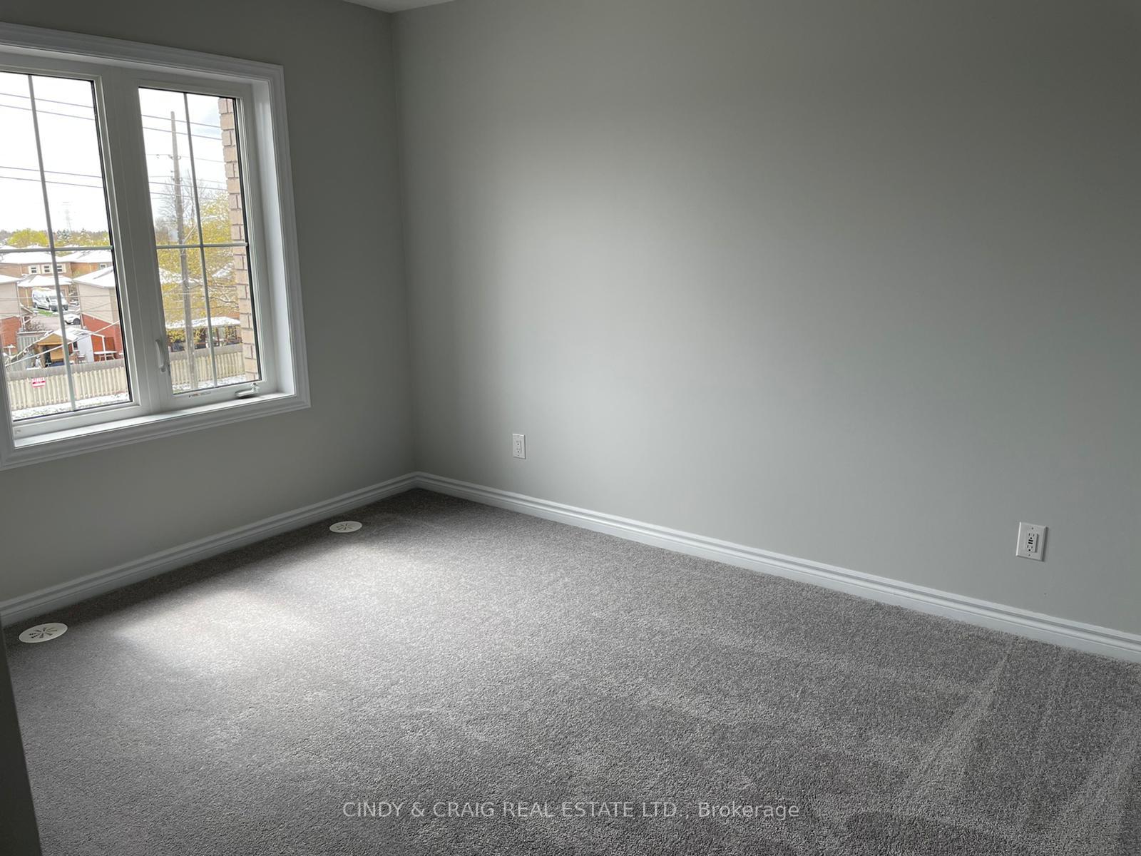 Photo 8 of 19 Porcelain Way, Whitby, Rolling Acres — HOMEH