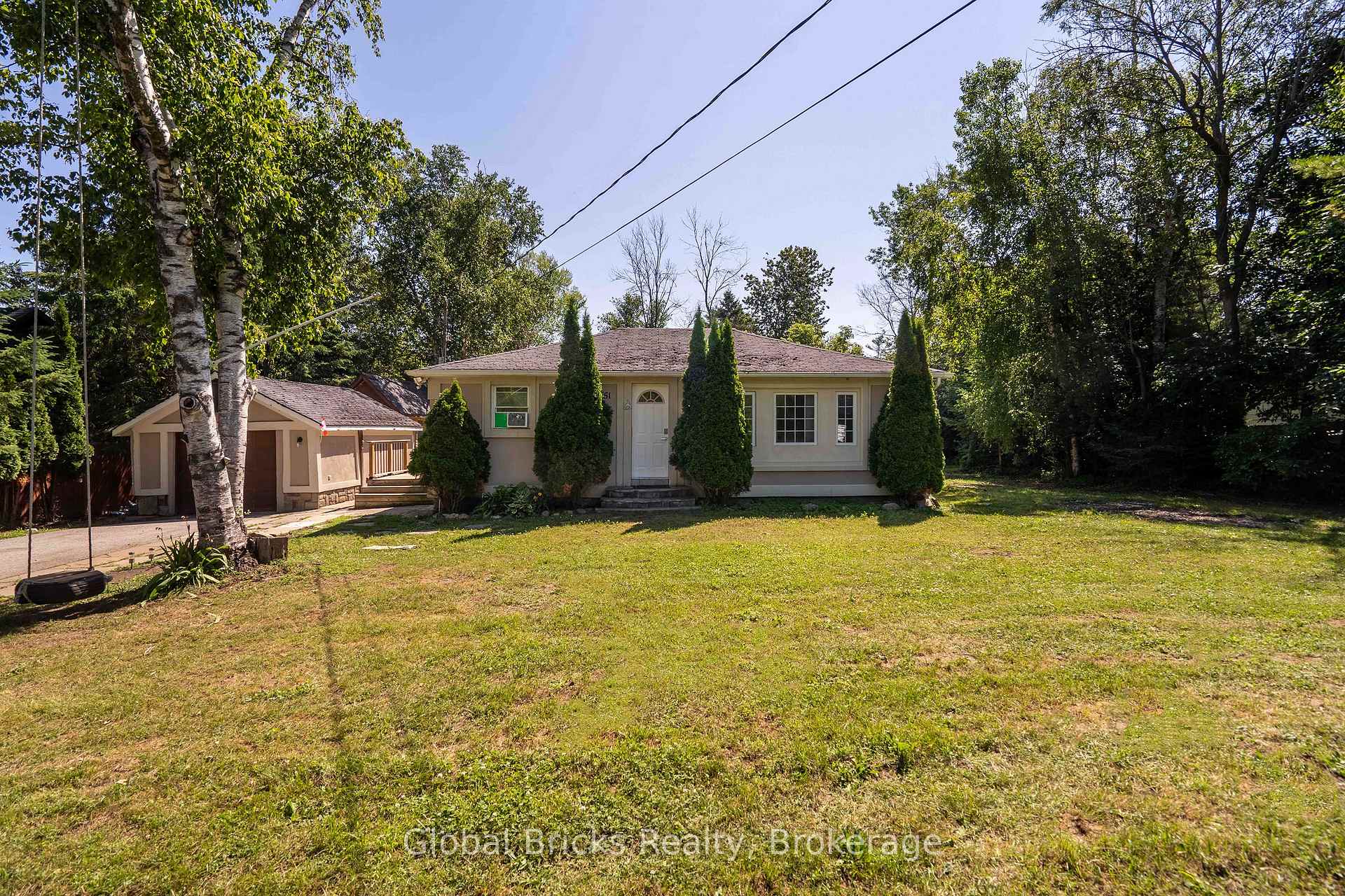 Photo 2 of 51 75th Street, Wasaga Beach — HOMEH