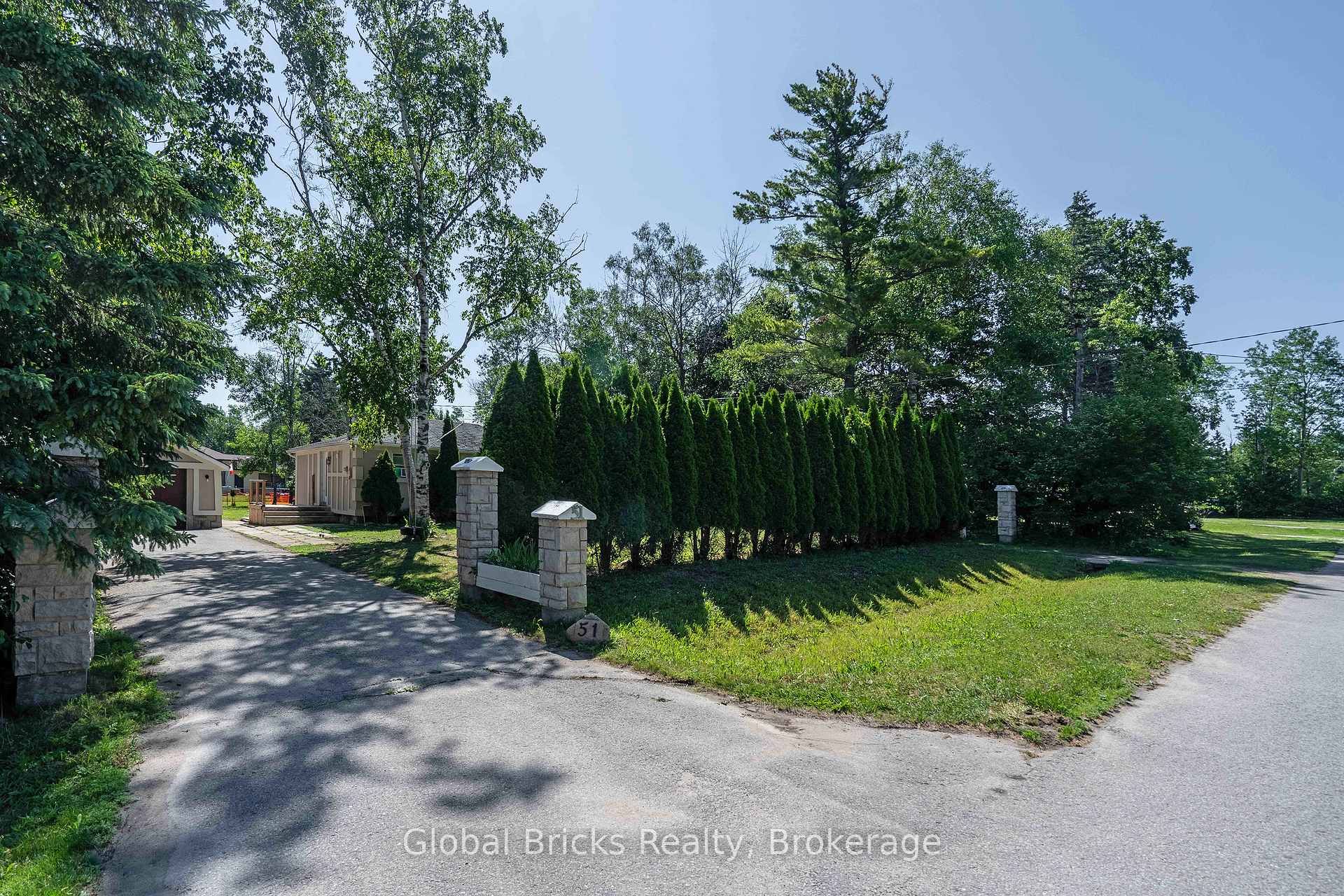 Photo 3 of 51 75th Street, Wasaga Beach — HOMEH