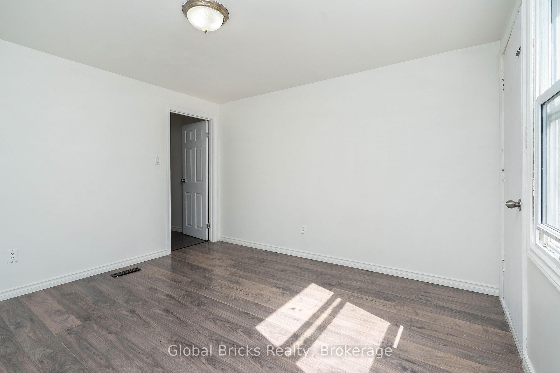 Photo 4 of 51 75th Street, Wasaga Beach — HOMEH
