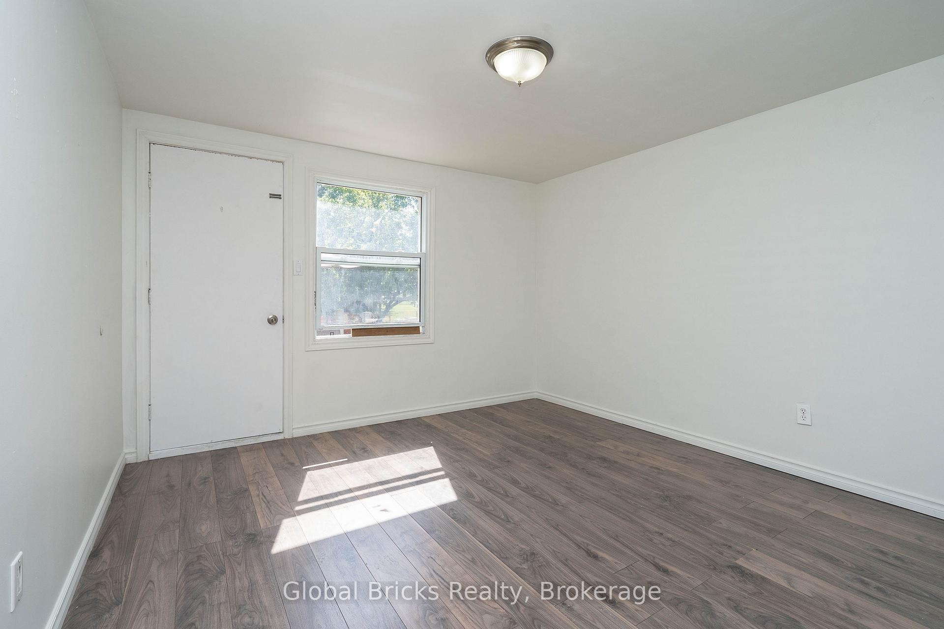 Photo 5 of 51 75th Street, Wasaga Beach — HOMEH