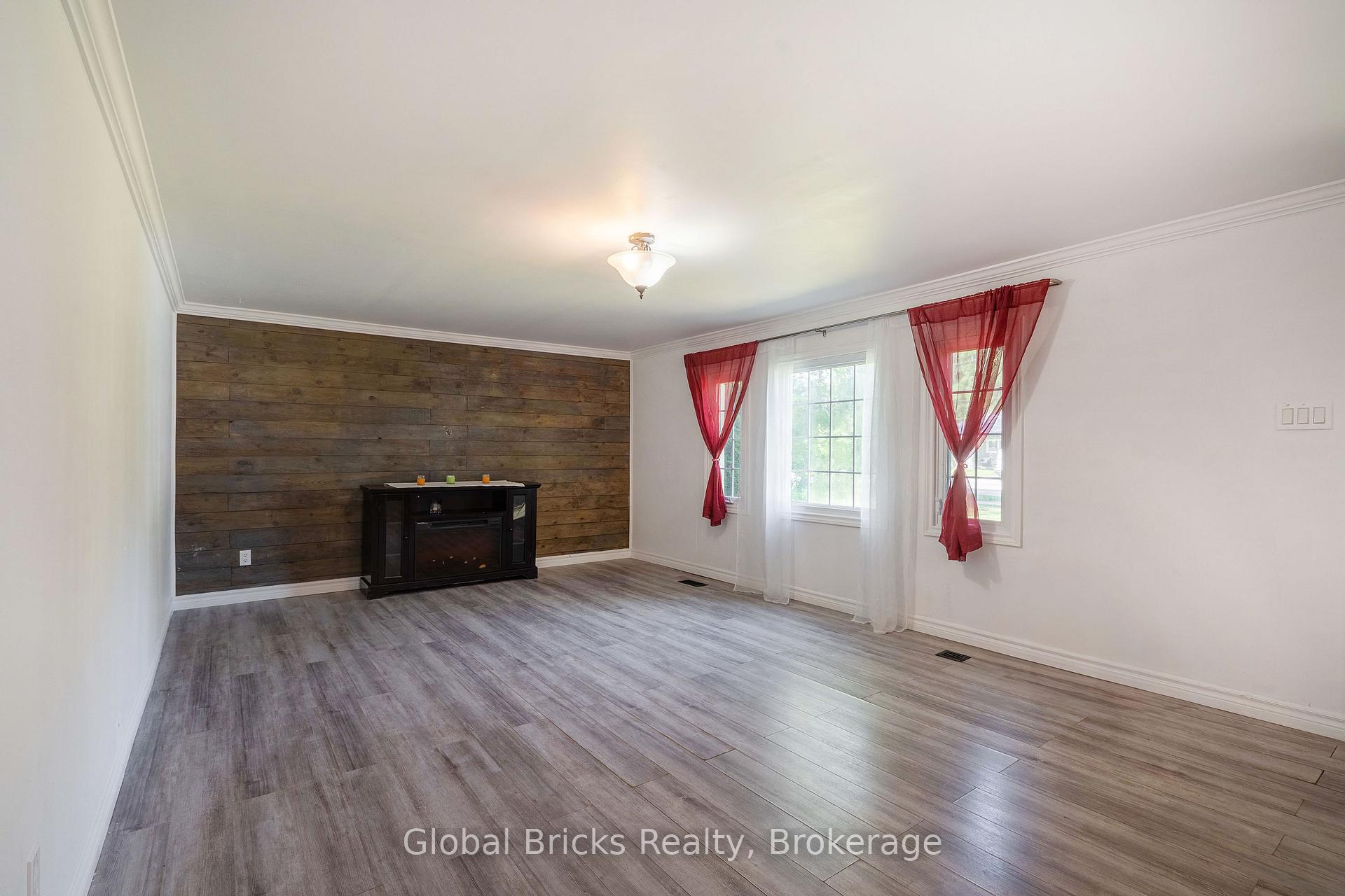 Photo 6 of 51 75th Street, Wasaga Beach — HOMEH