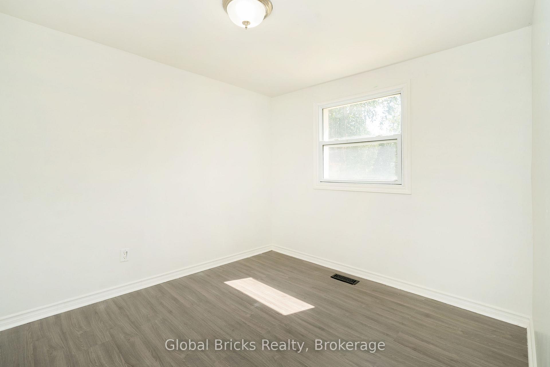 Photo 9 of 51 75th Street, Wasaga Beach — HOMEH