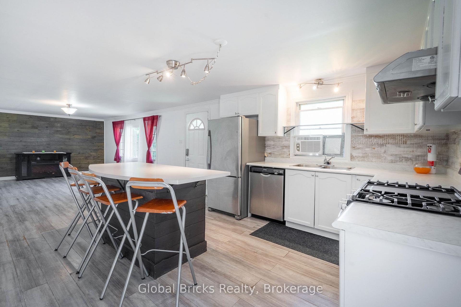 Photo 17 of 51 75th Street, Wasaga Beach — HOMEH