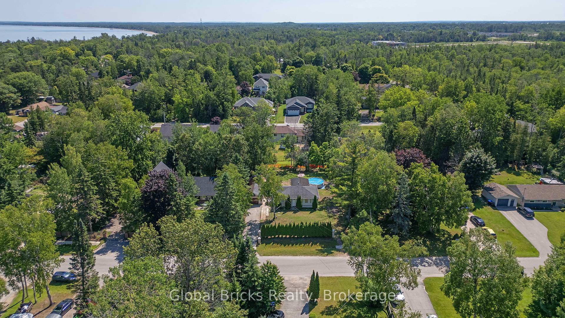 Photo 31 of 51 75th Street, Wasaga Beach — HOMEH