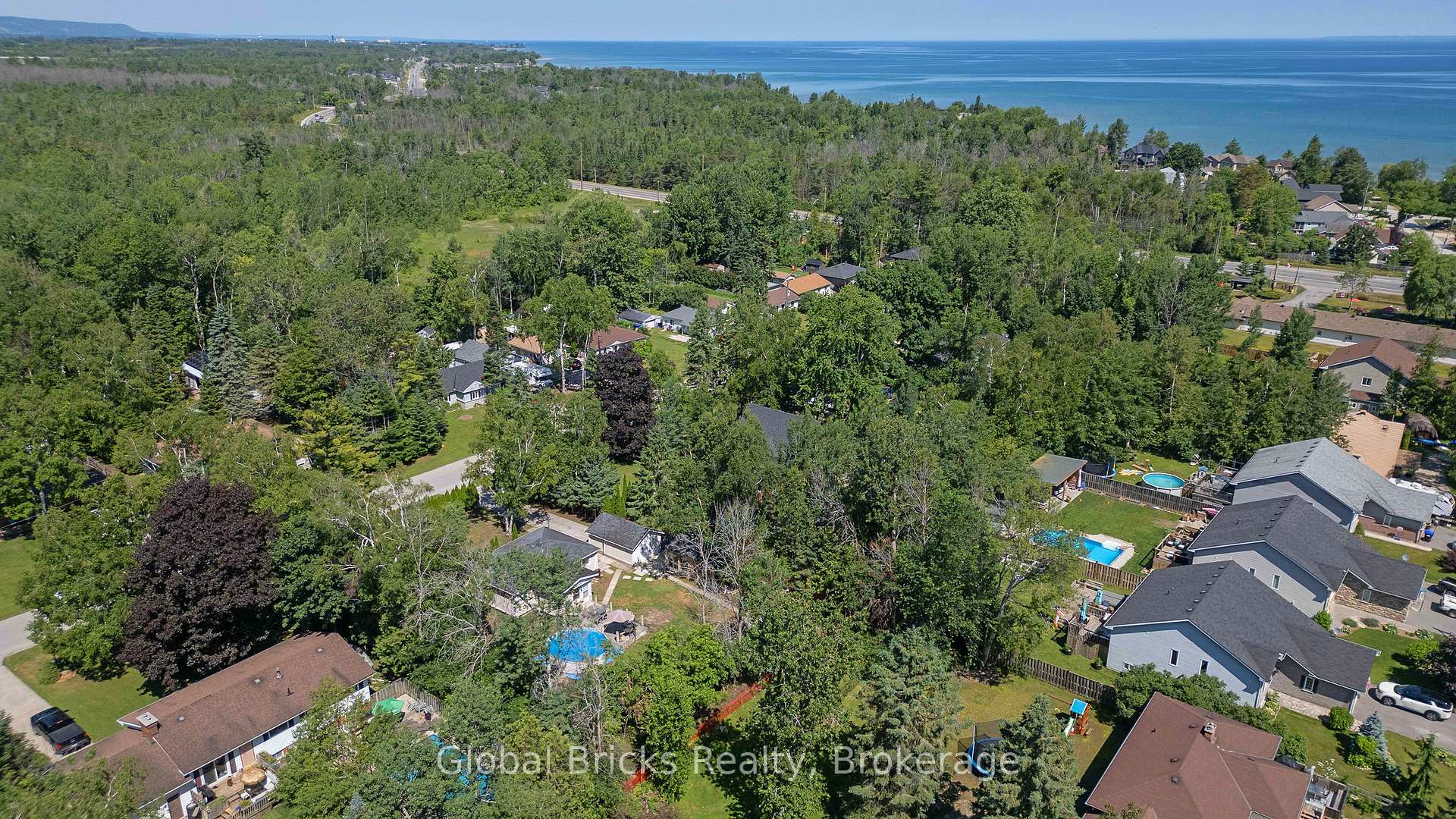 Photo 34 of 51 75th Street, Wasaga Beach — HOMEH