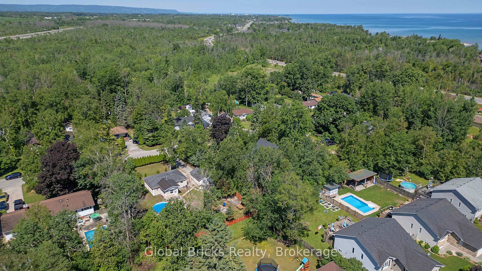 Photo 35 of 51 75th Street, Wasaga Beach — HOMEH