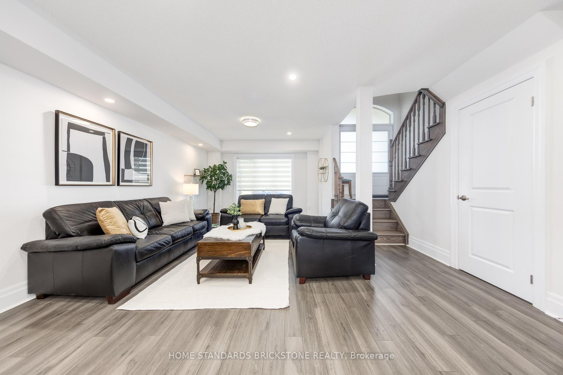 Photo 4 of 54 Campobello Street, Vaughan, Patterson — HOMEH