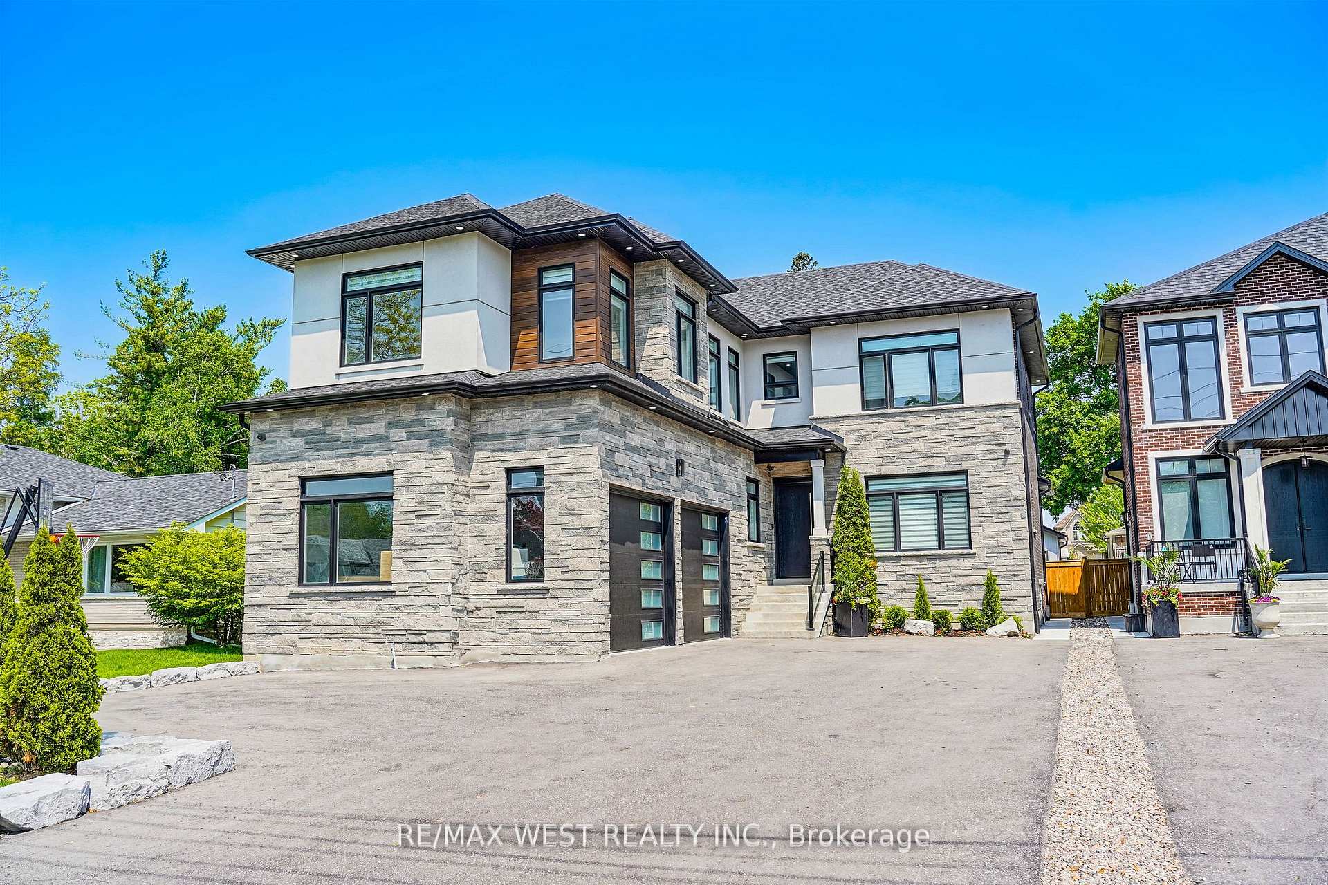 Photo 1 of 407 Cochrane Street, Whitby, Downtown Whitby — HOMEH