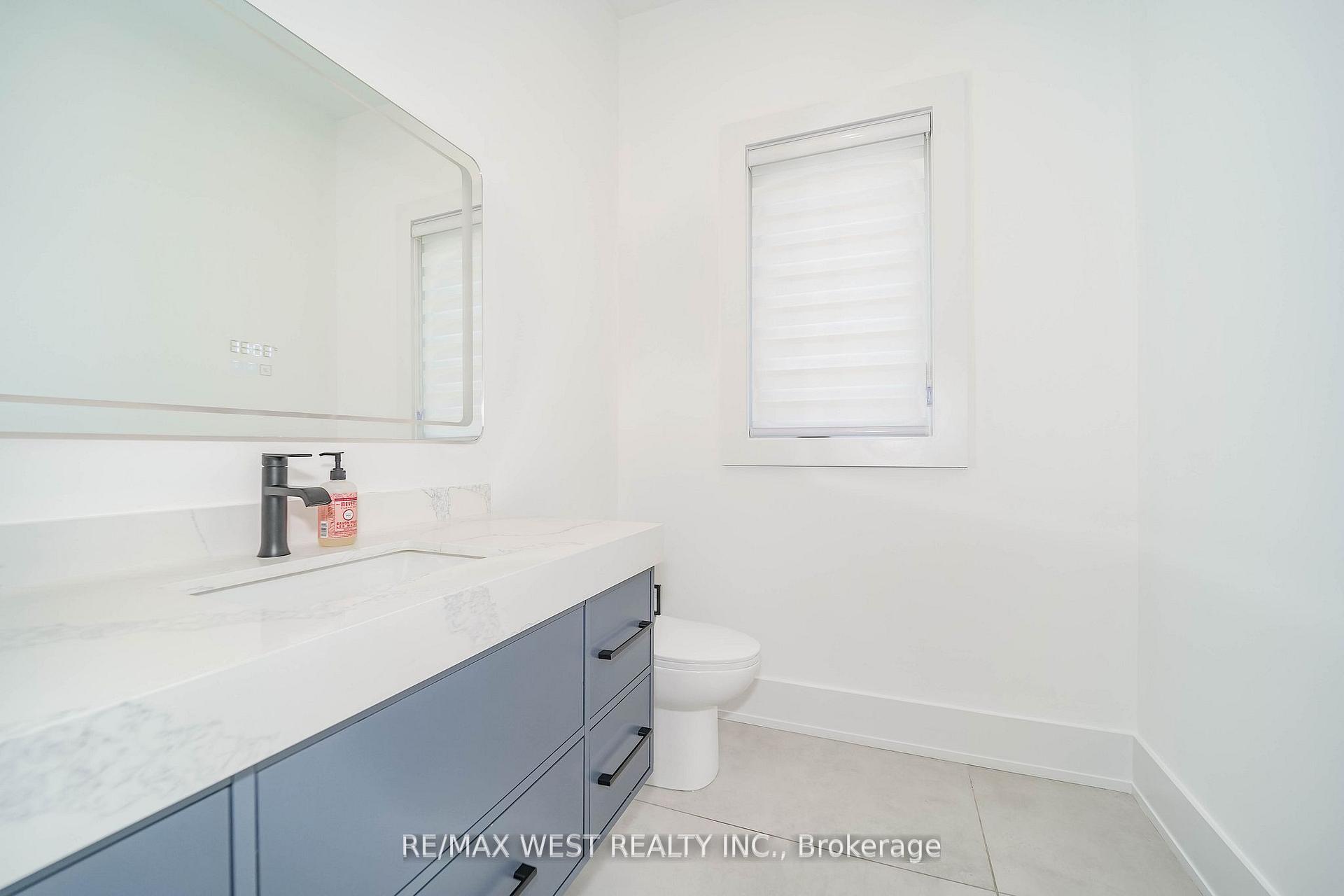 Photo 6 of 407 Cochrane Street, Whitby, Downtown Whitby — HOMEH