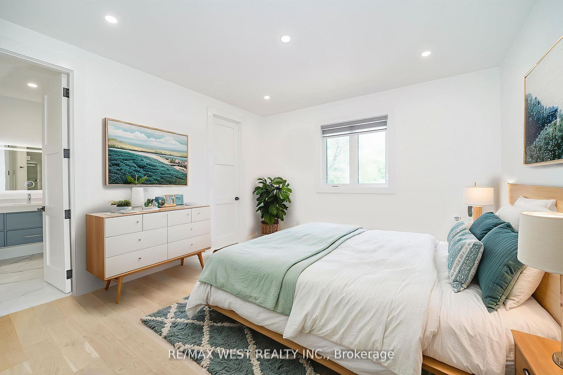 Photo 13 of 407 Cochrane Street, Whitby, Downtown Whitby — HOMEH