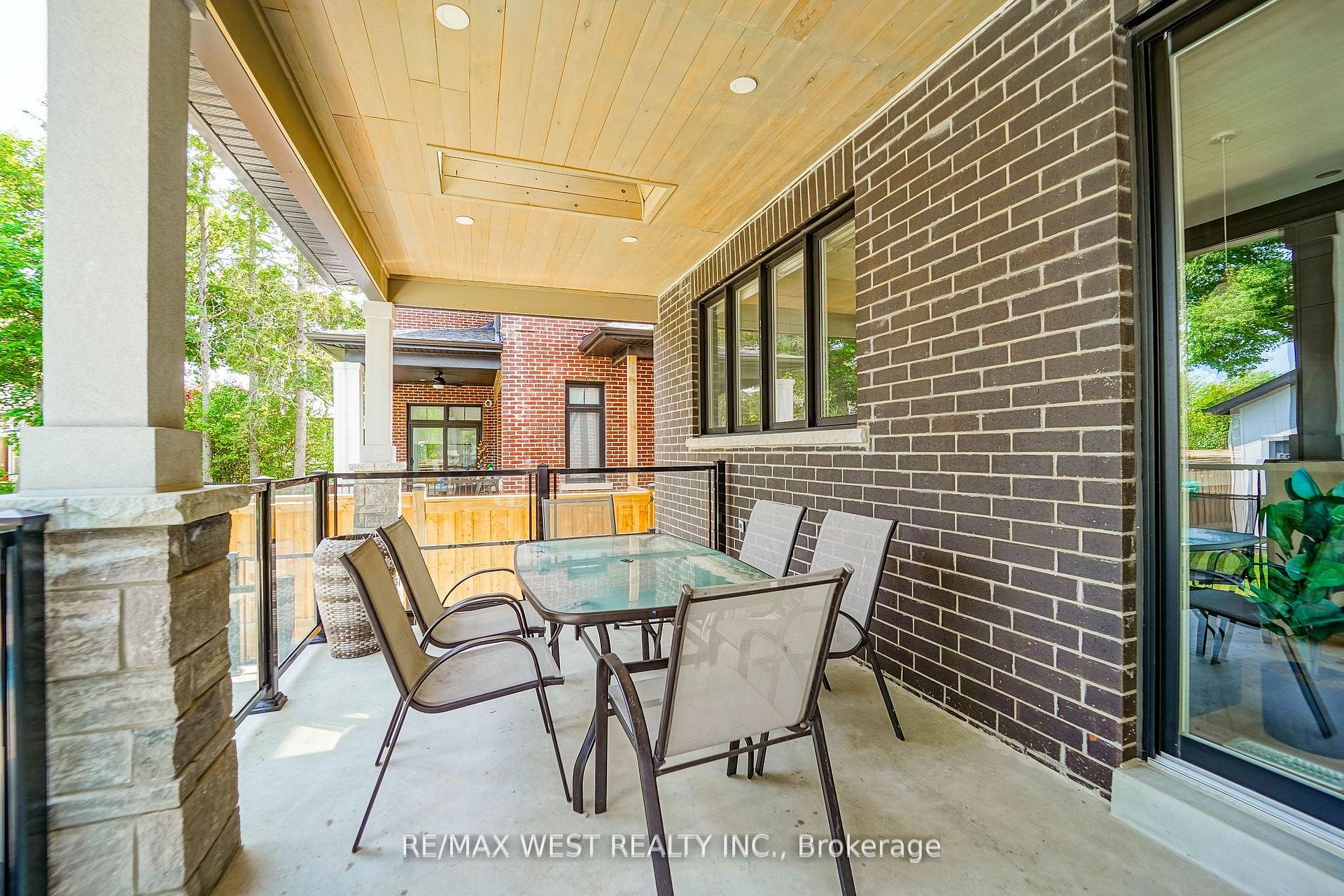 Photo 17 of 407 Cochrane Street, Whitby, Downtown Whitby — HOMEH