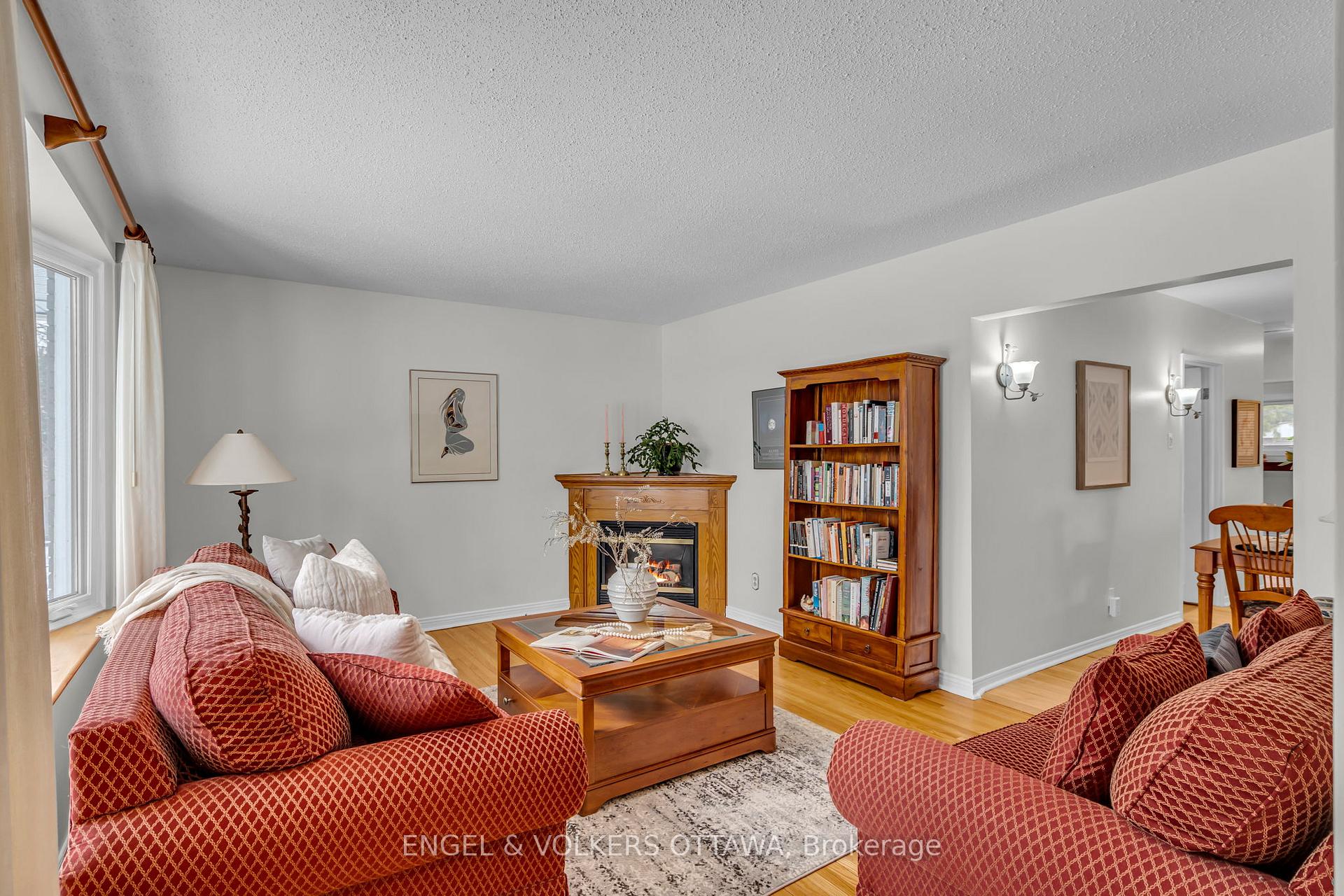 Photo 5 of 2002 Michigan Avenue, Ottawa, Guildwood Estates - Urbandale Acres — HOMEH