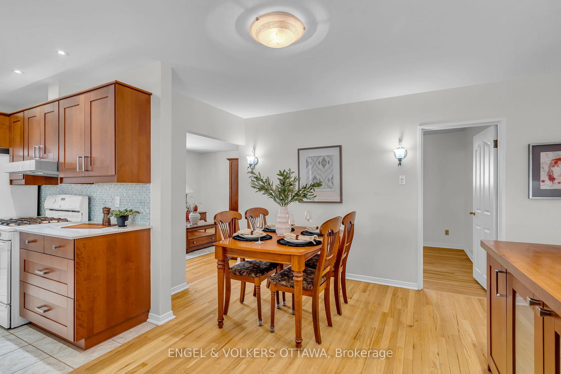 Photo 13 of 2002 Michigan Avenue, Ottawa, Guildwood Estates - Urbandale Acres — HOMEH