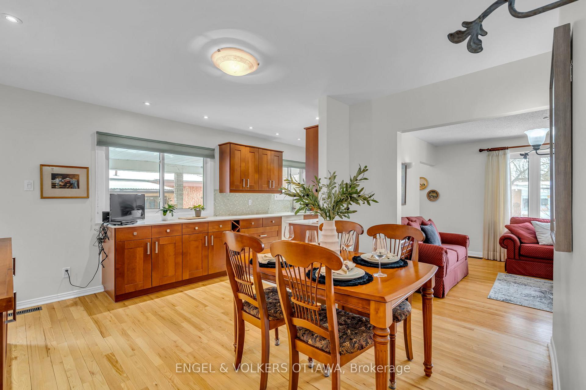 Photo 16 of 2002 Michigan Avenue, Ottawa, Guildwood Estates - Urbandale Acres — HOMEH