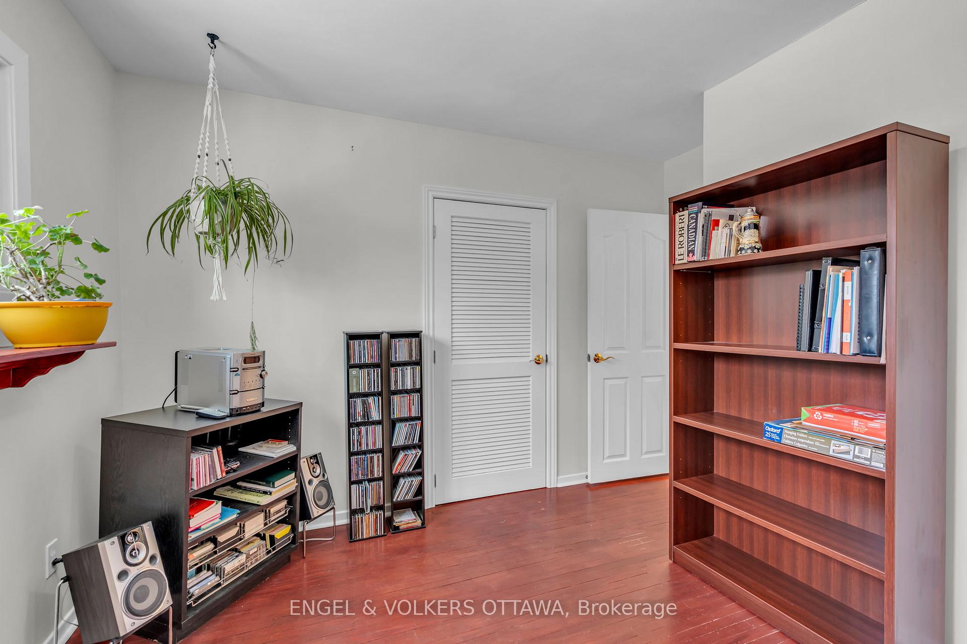 Photo 19 of 2002 Michigan Avenue, Ottawa, Guildwood Estates - Urbandale Acres — HOMEH