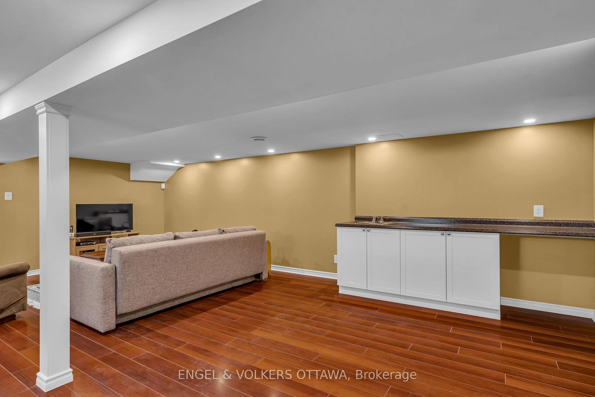 Photo 32 of 2002 Michigan Avenue, Ottawa, Guildwood Estates - Urbandale Acres — HOMEH