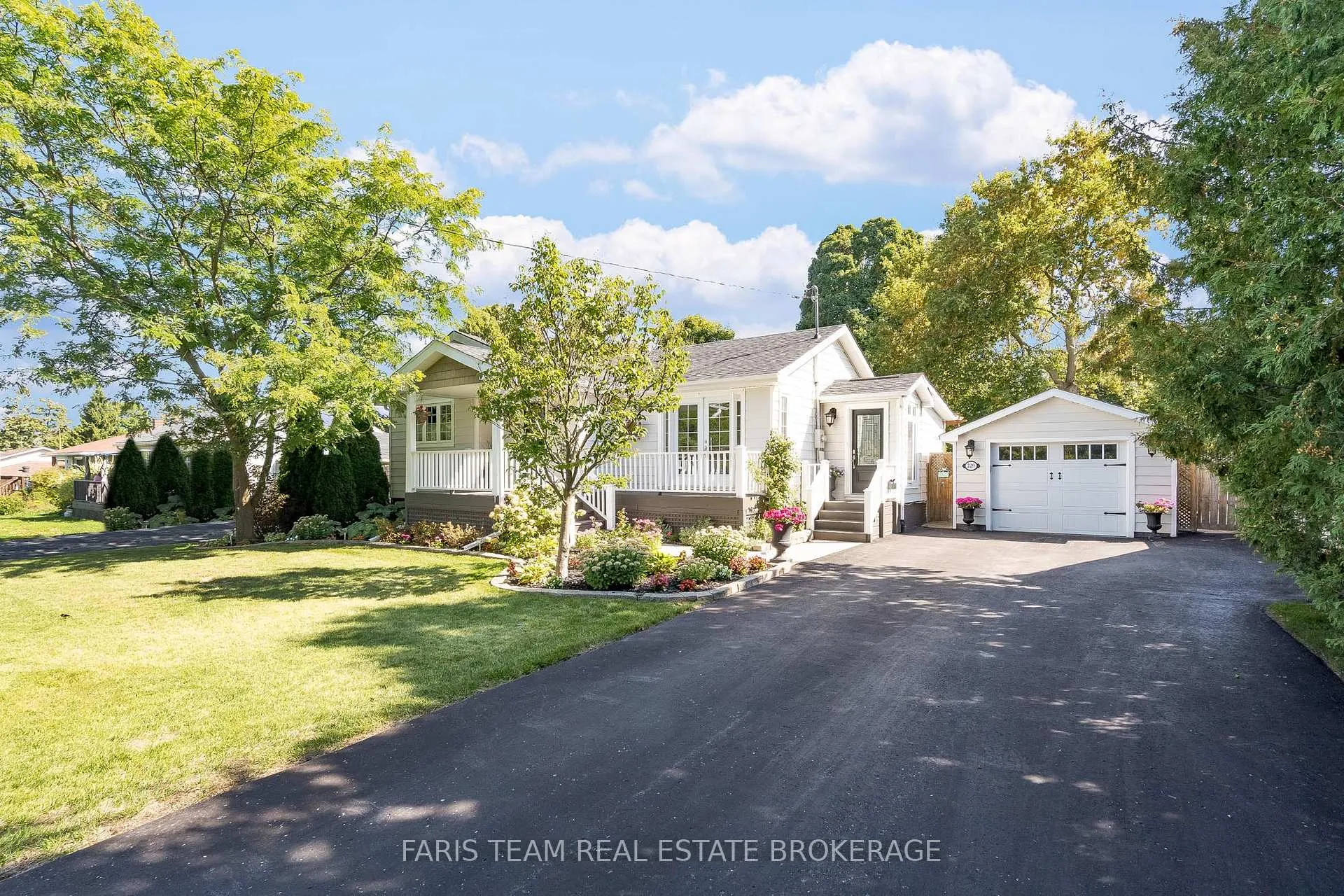 Photo 2 of 229 Cox Mill Road, Barrie, Painswick North — HOMEH