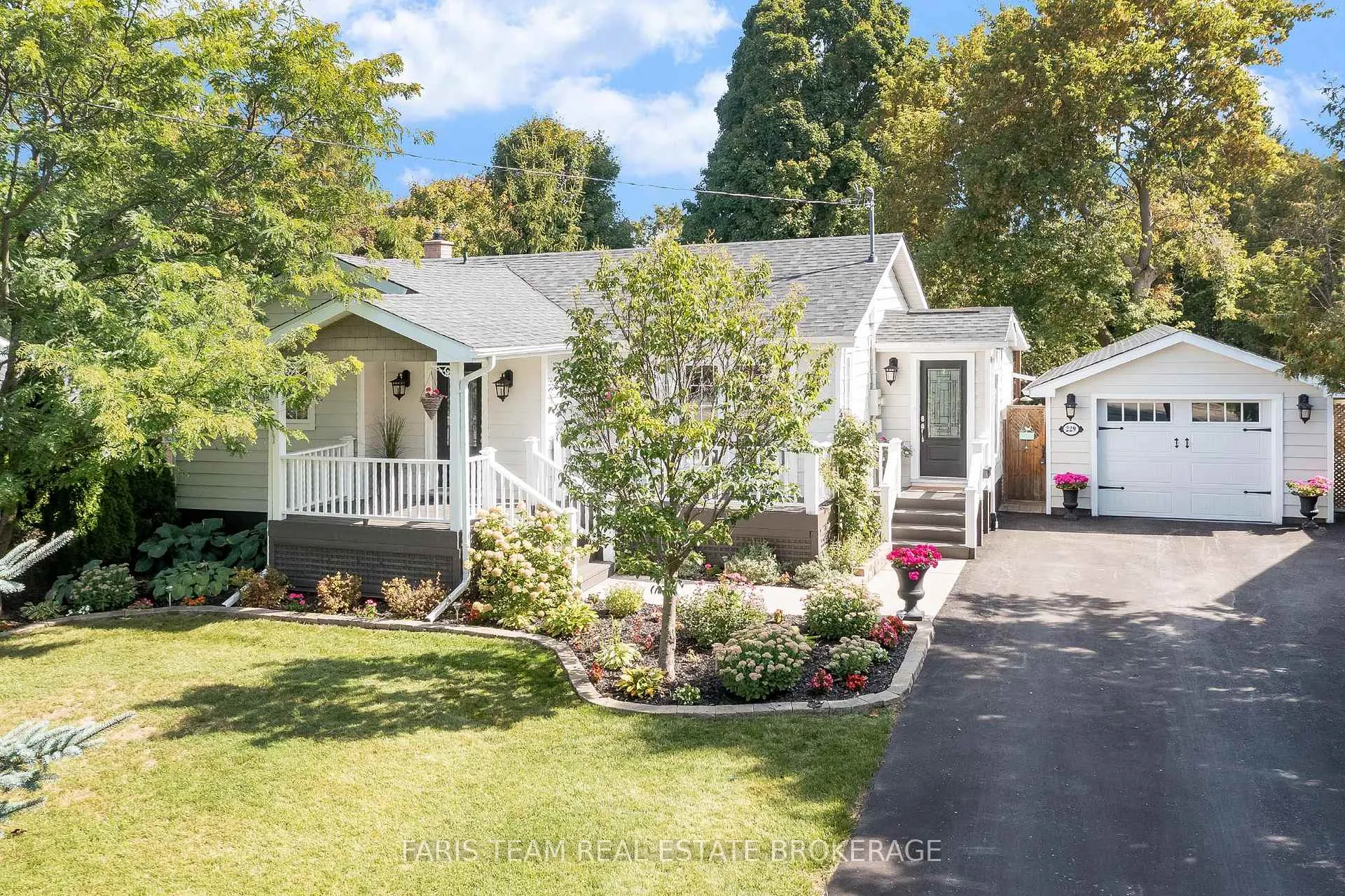 Photo 3 of 229 Cox Mill Road, Barrie, Painswick North — HOMEH