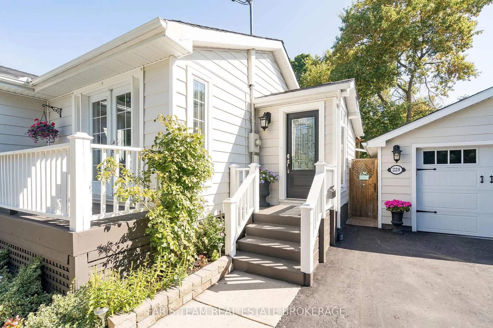 Photo 4 of 229 Cox Mill Road, Barrie, Painswick North — HOMEH