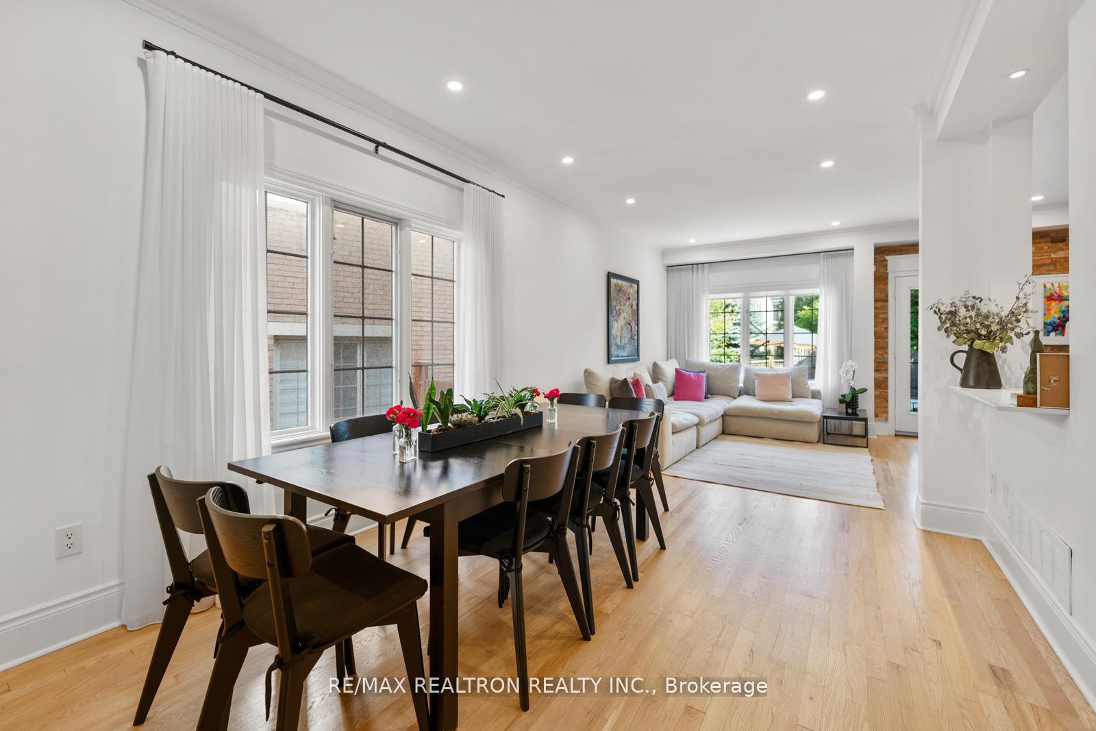 Photo 2 of 136 Kingsbridge Circle, Vaughan, Beverley Glen — HOMEH