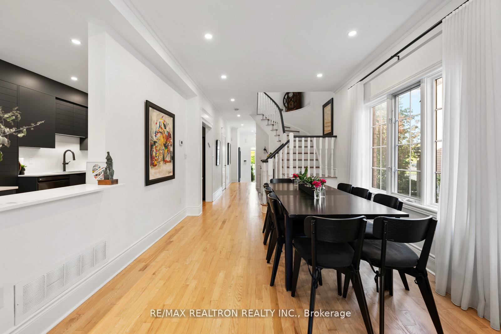 Photo 3 of 136 Kingsbridge Circle, Vaughan, Beverley Glen — HOMEH