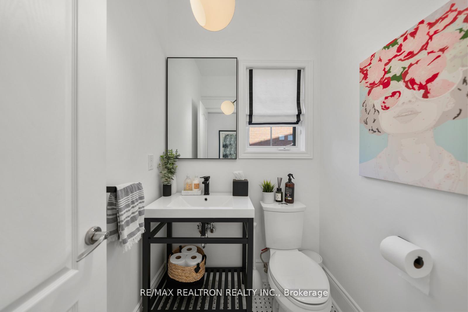 Photo 5 of 136 Kingsbridge Circle, Vaughan, Beverley Glen — HOMEH