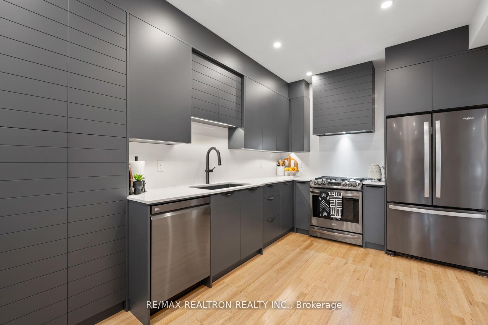 Photo 6 of 136 Kingsbridge Circle, Vaughan, Beverley Glen — HOMEH