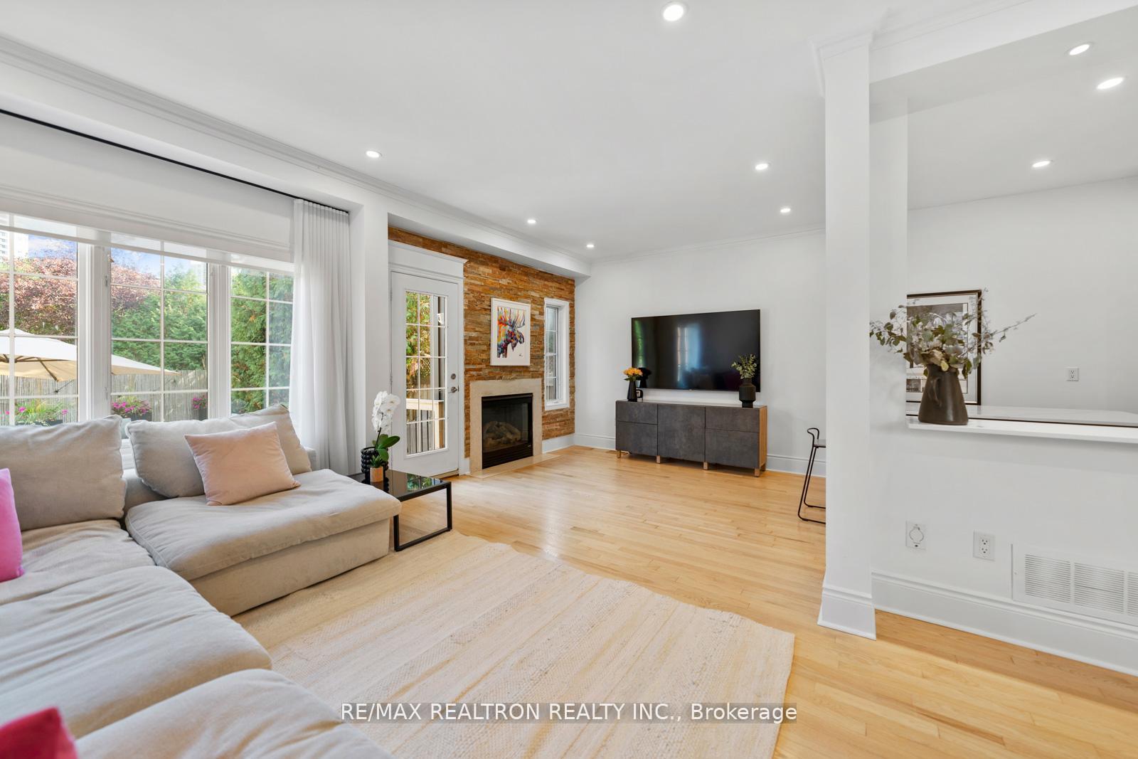 Photo 15 of 136 Kingsbridge Circle, Vaughan, Beverley Glen — HOMEH