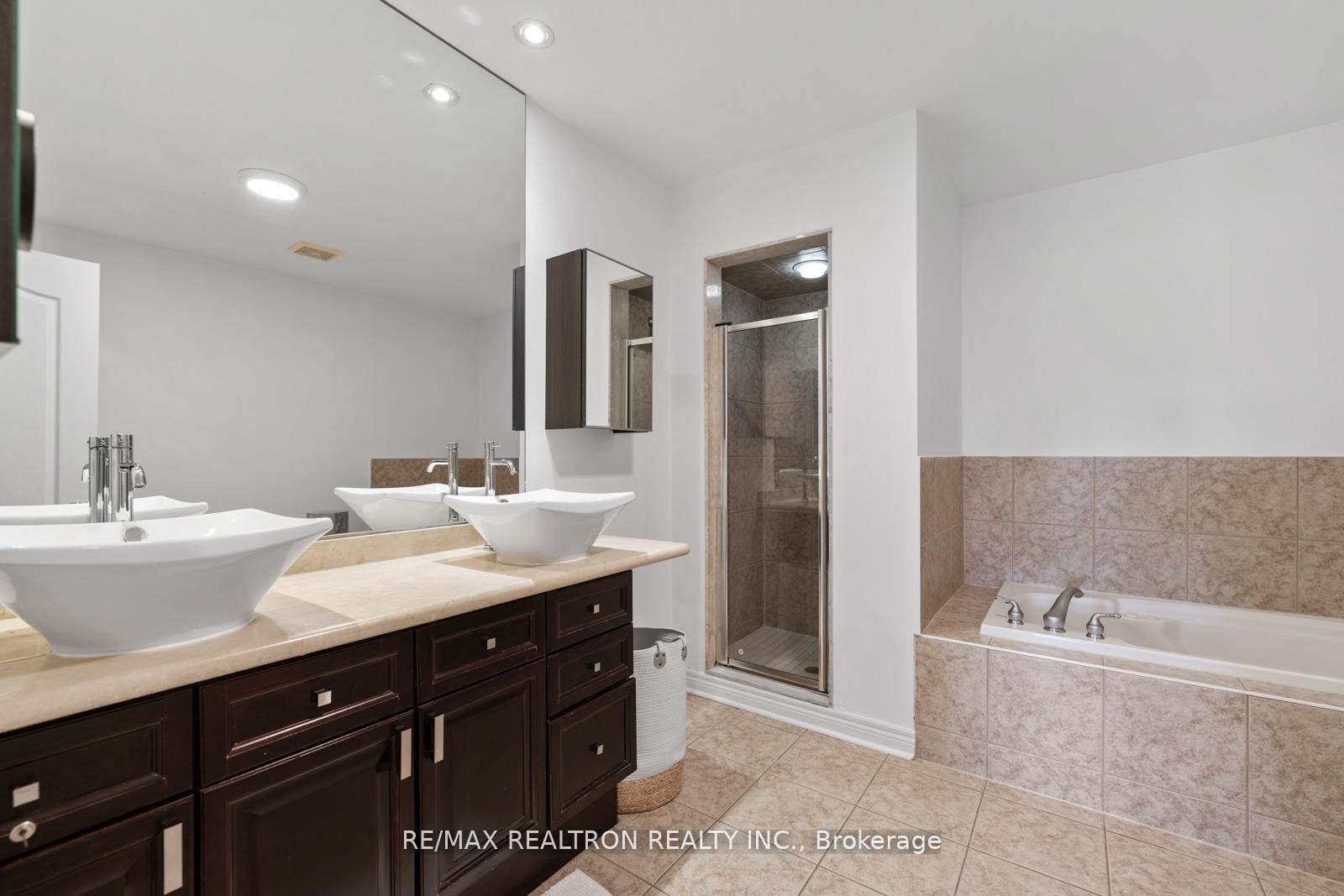 Photo 21 of 136 Kingsbridge Circle, Vaughan, Beverley Glen — HOMEH