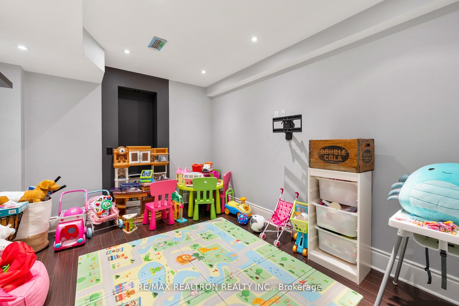 Photo 29 of 136 Kingsbridge Circle, Vaughan, Beverley Glen — HOMEH