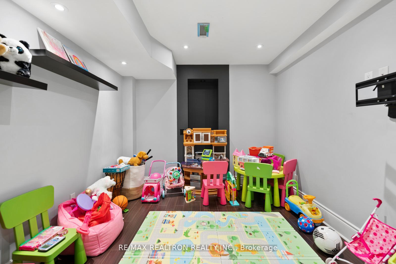 Photo 30 of 136 Kingsbridge Circle, Vaughan, Beverley Glen — HOMEH