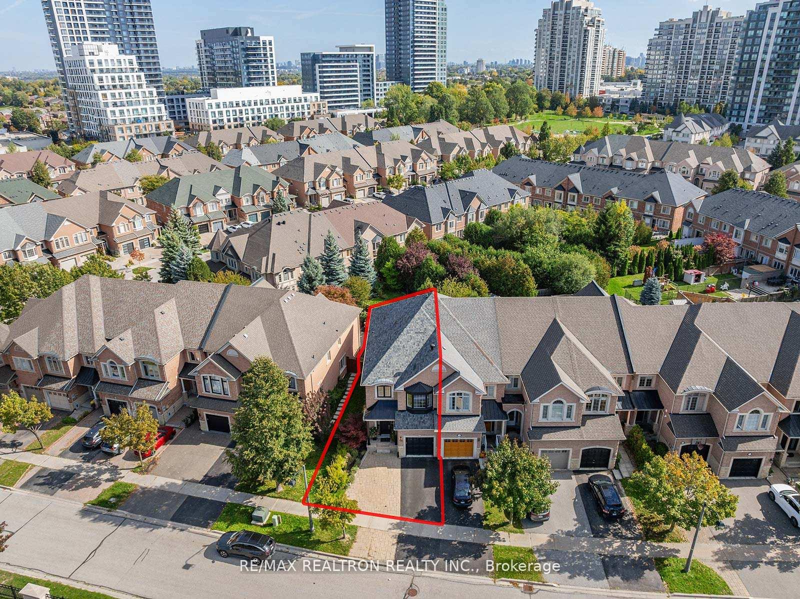 Photo 40 of 136 Kingsbridge Circle, Vaughan, Beverley Glen — HOMEH