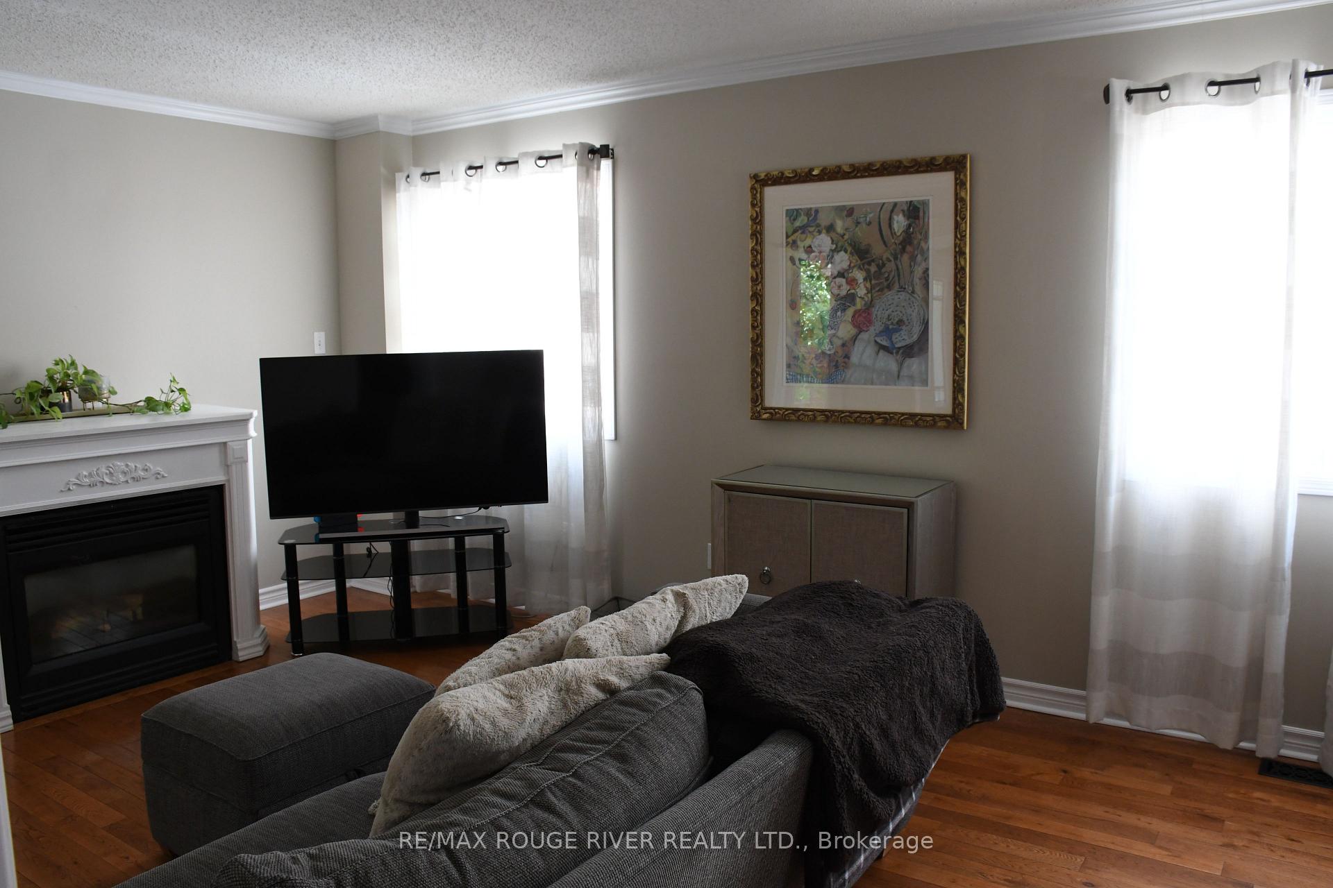 Photo 5 of 31 Old Colony Drive, Whitby, Pringle Creek — HOMEH