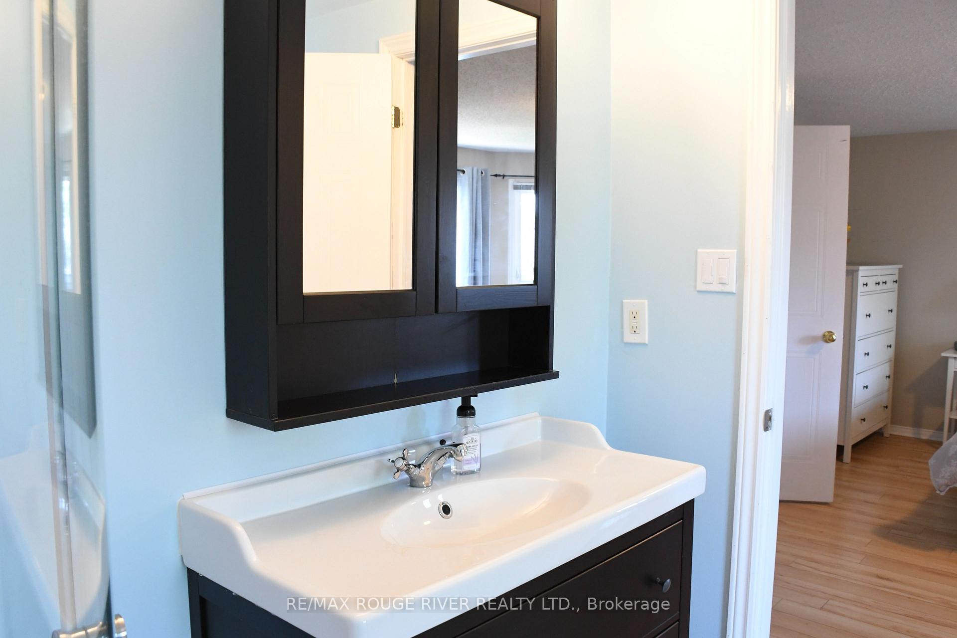 Photo 16 of 31 Old Colony Drive, Whitby, Pringle Creek — HOMEH