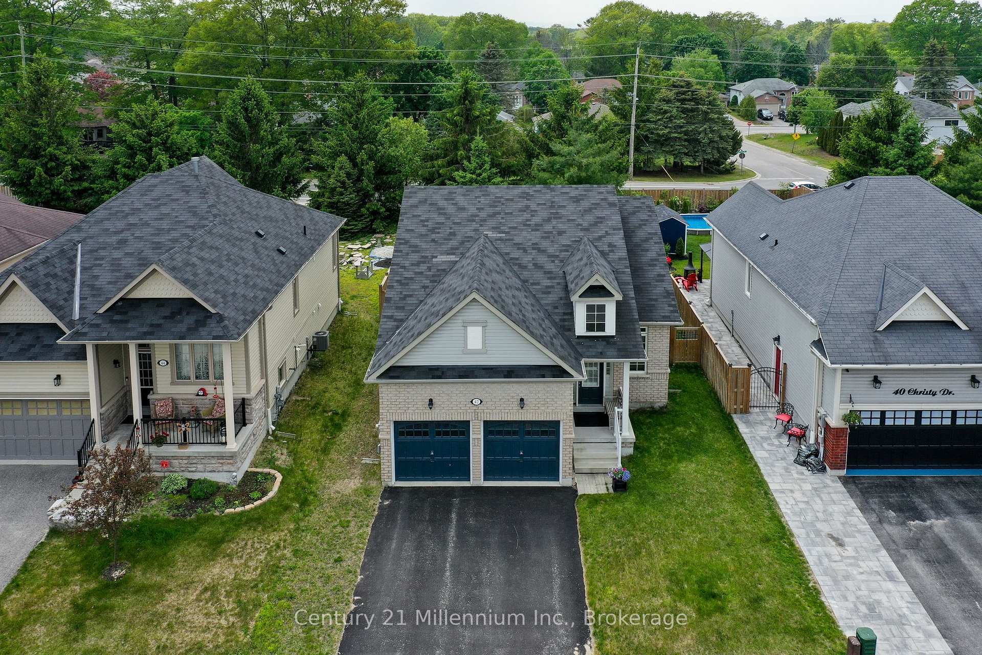 Photo 3 of 42 Christy Drive, Wasaga Beach — HOMEH